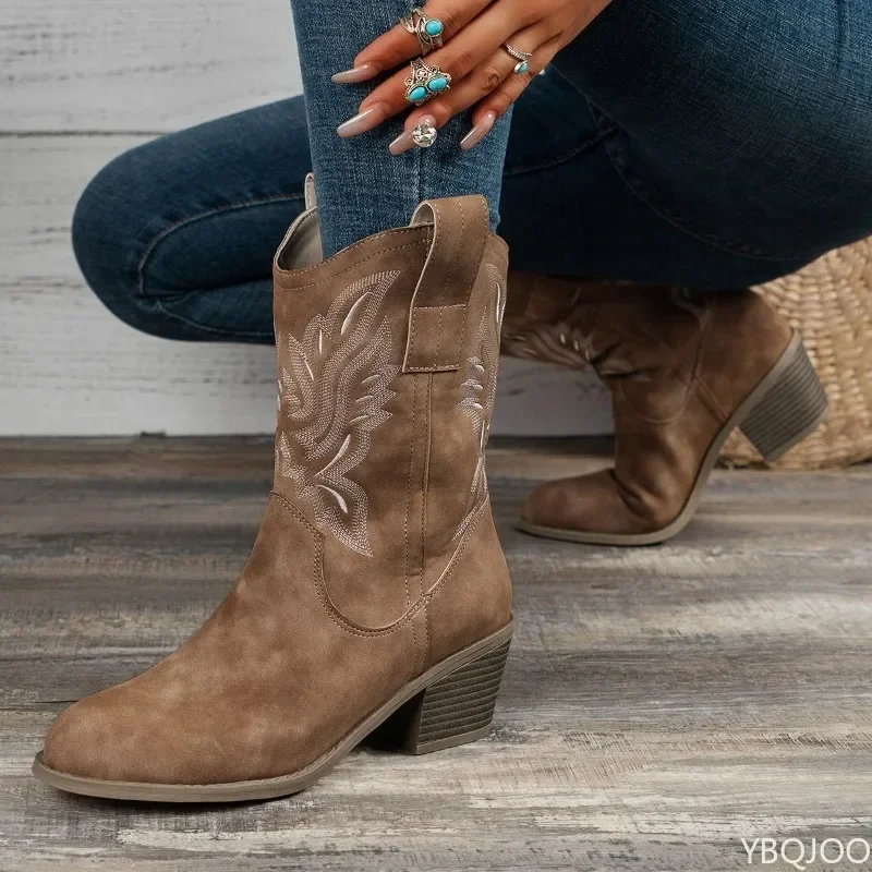 Elegant comfortable women's shoes autumn winter embroidered thick heel women's boots retro minimalist midsole pointed boots
Elegant comfortable women's shoes autumn winter embroidered thick heel women's boots retro minimalist midsole pointed boots