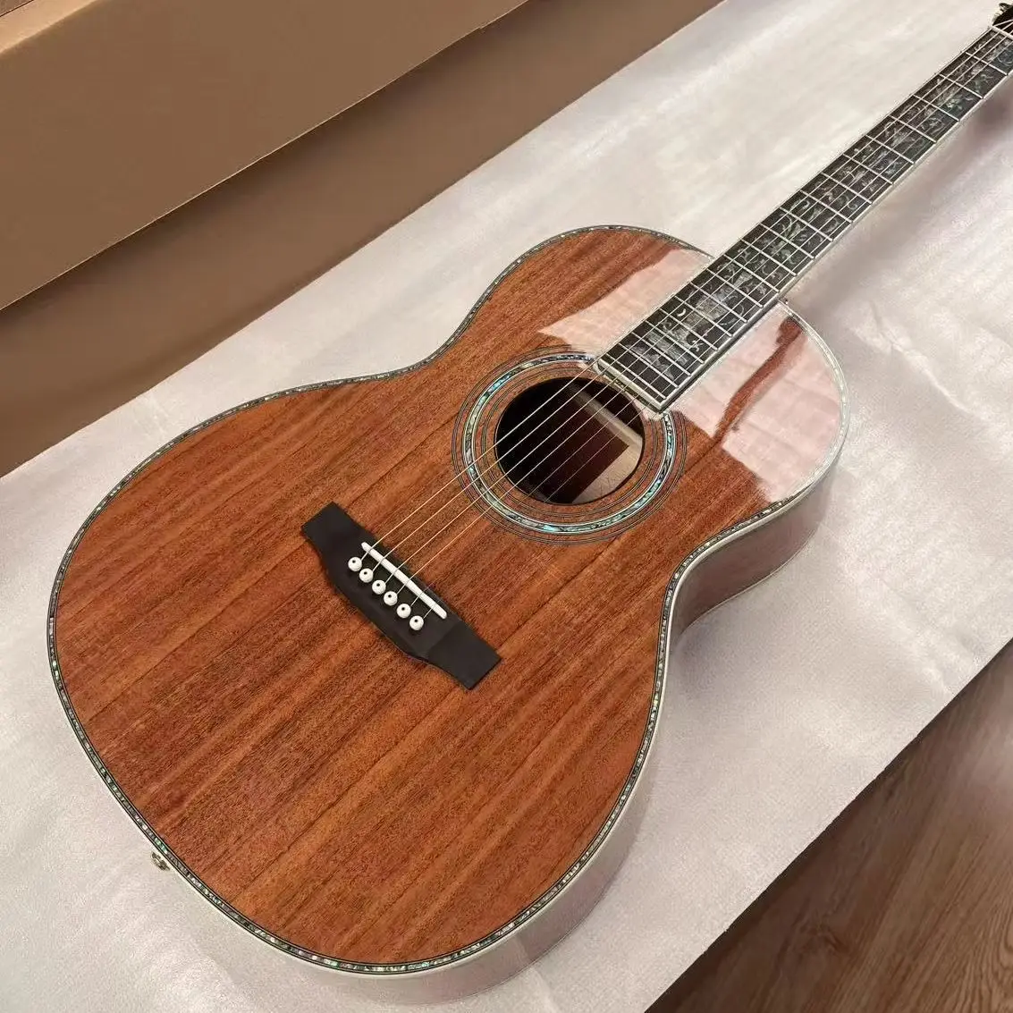 Professional Performance, 000 style 45 version Acoustic Guitar, Brown Natural KOA Wood Color, High-end Version, Vase Inlaid Fing
Professional Performance, 000 style 45 version Acoustic Guitar, Brown Natural KOA Wood Color, High-end Version, Vase Inlaid Fing