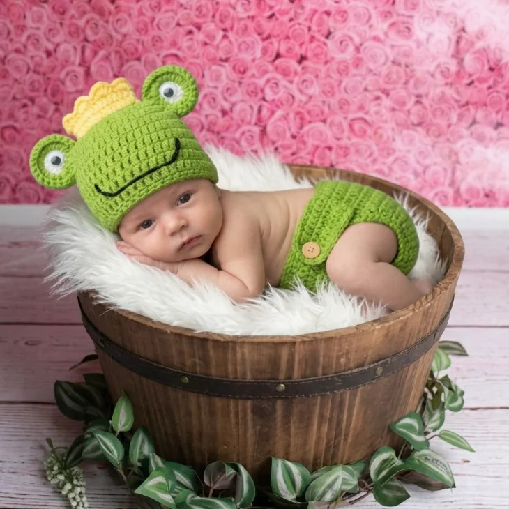 Newborn Frog Prince 2Pcs Handmade Crochet Set Crown Hat Shorts Baby Photography Props Infant Photo Shoot Outfit
Newborn Frog Prince 2Pcs Handmade Crochet Set Crown Hat Shorts Baby Photography Props Infant Photo Shoot Outfit