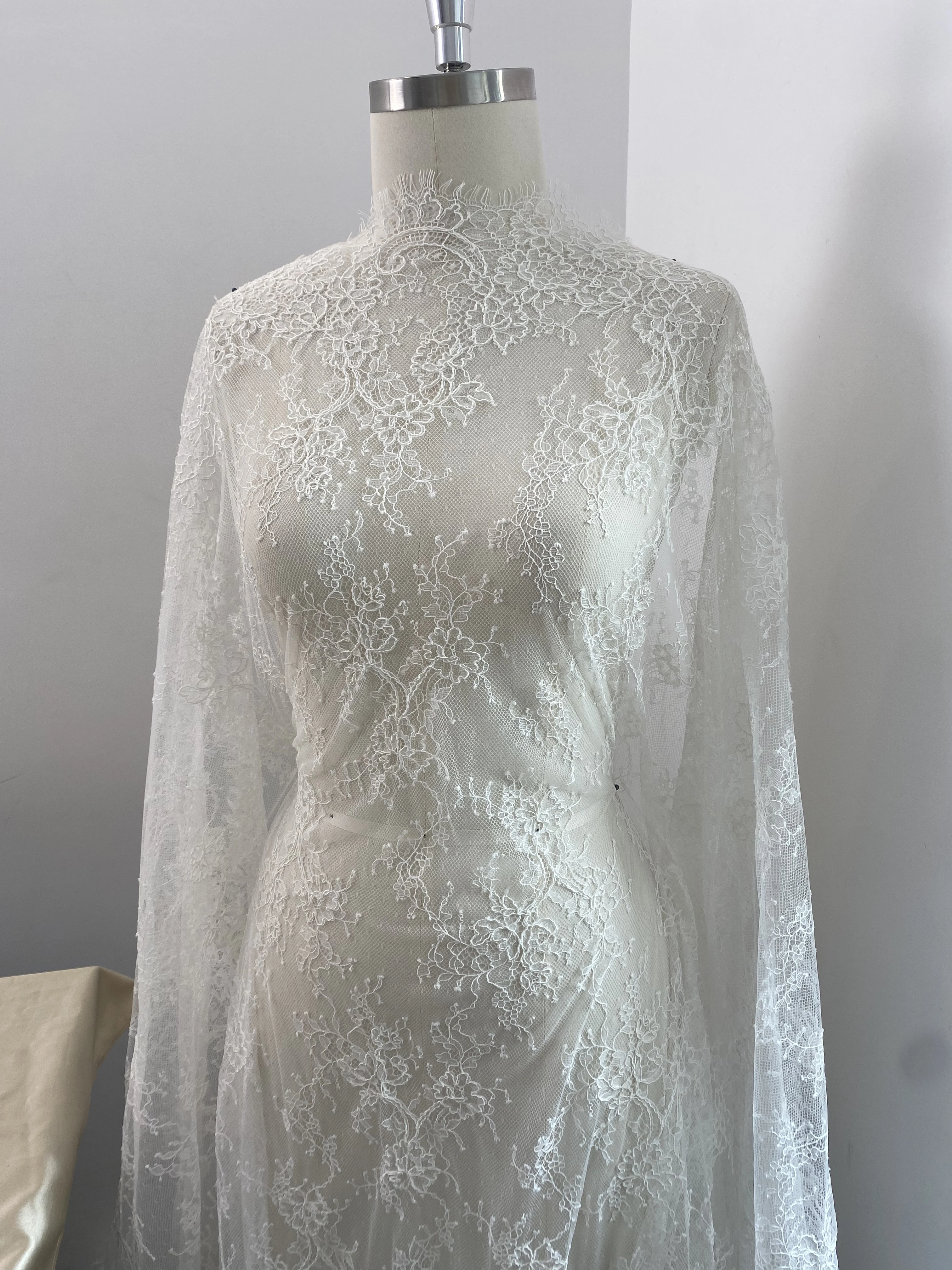 Off-White Chantilly Lace Fabric with Cord, Floral Trim Eyelash Edging, Floral Eyelash Lace, Bridal Dress Tull Fabric, 3 M Piece
Off-White Chantilly Lace Fabric with Cord, Floral Trim Eyelash Edging, Floral Eyelash Lace, Bridal Dress Tull Fabric, 3 M Piece
