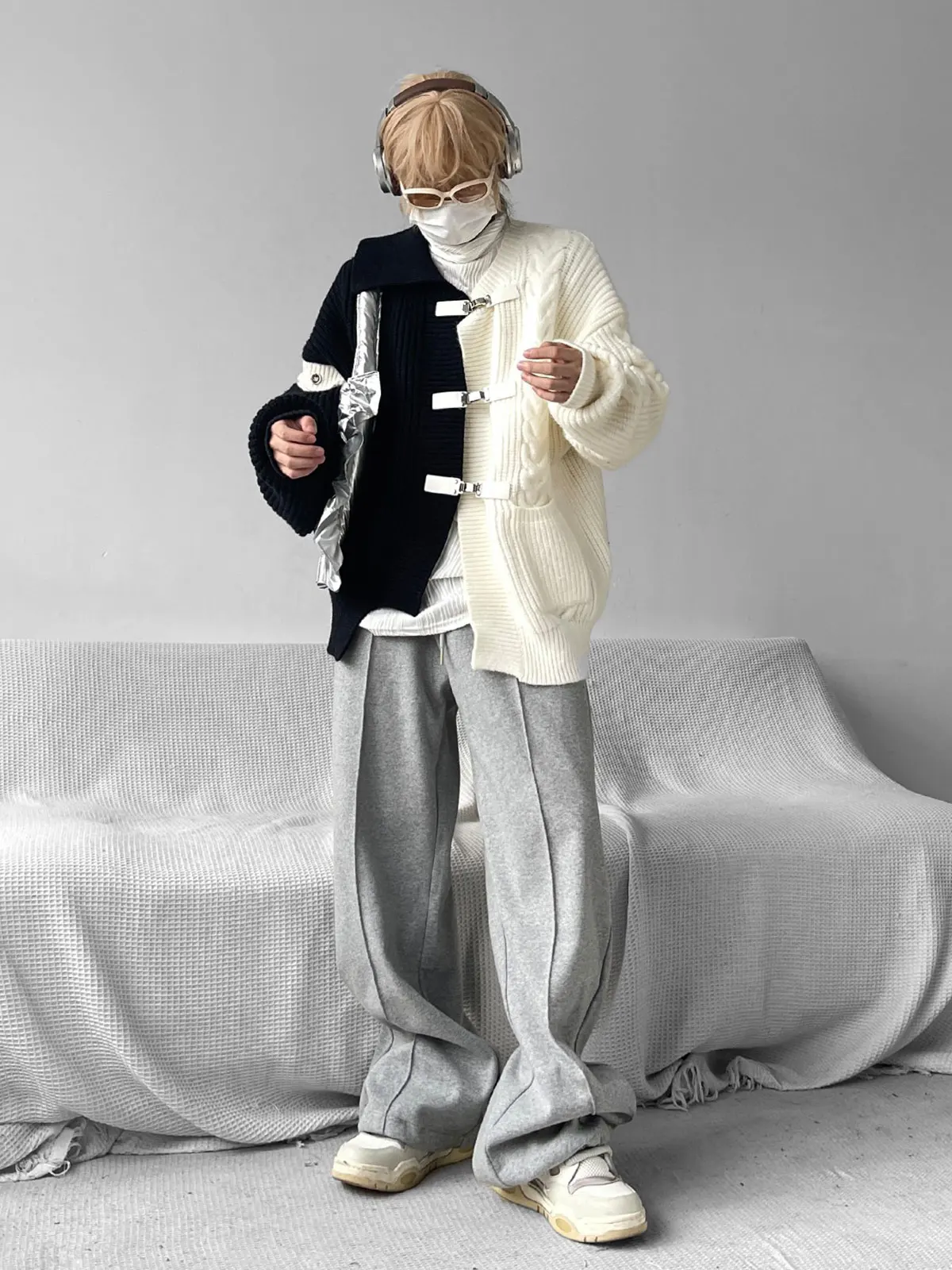 Trendy Oversized Knitted Sweater Men's Winter Thiened Loose Cardigan Coat Youth Casual V-ne Button Sle Faionable
Trendy Oversized Knitted Sweater Men's Winter Thiened Loose Cardigan Coat Youth Casual V-ne Button Sle Faionable