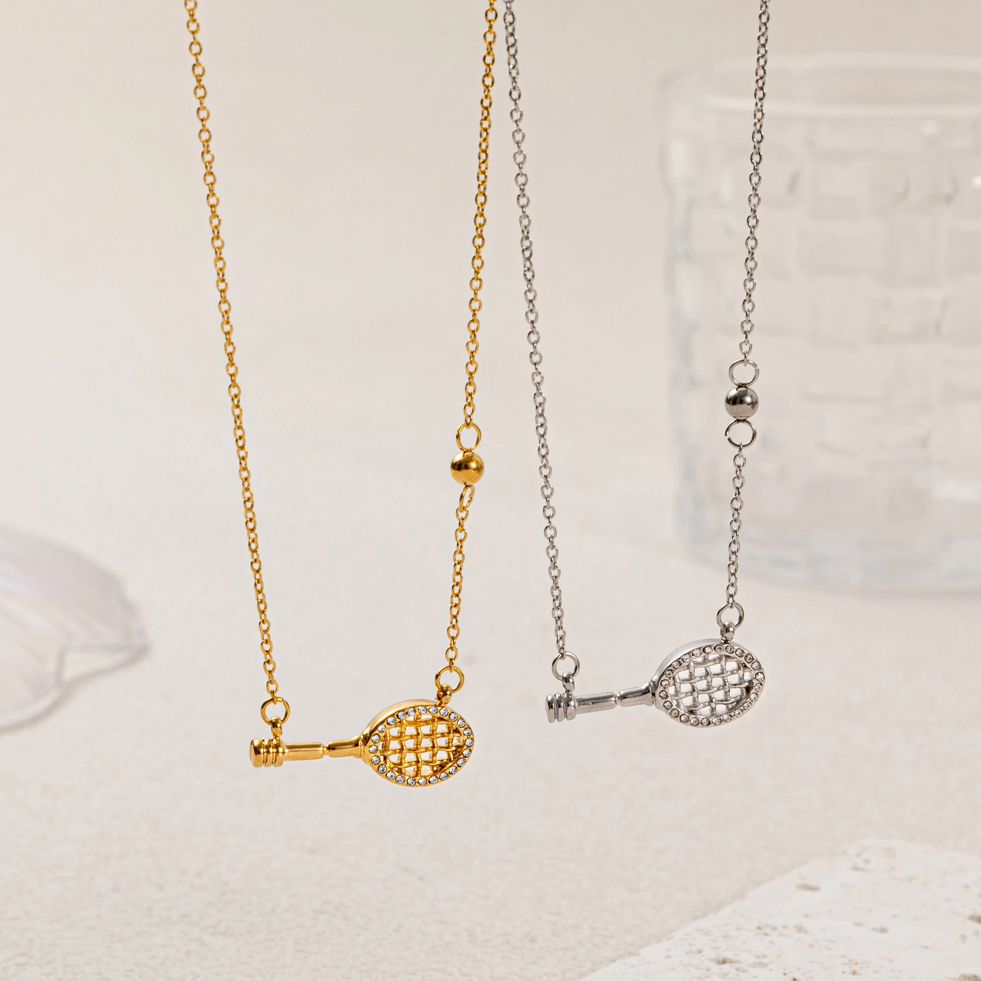 18K gold-plated stainless steel tennis racket pendant necklace, women's exquisite zircon sports jewelry gift
18K gold-plated stainless steel tennis racket pendant necklace, women's exquisite zircon sports jewelry gift