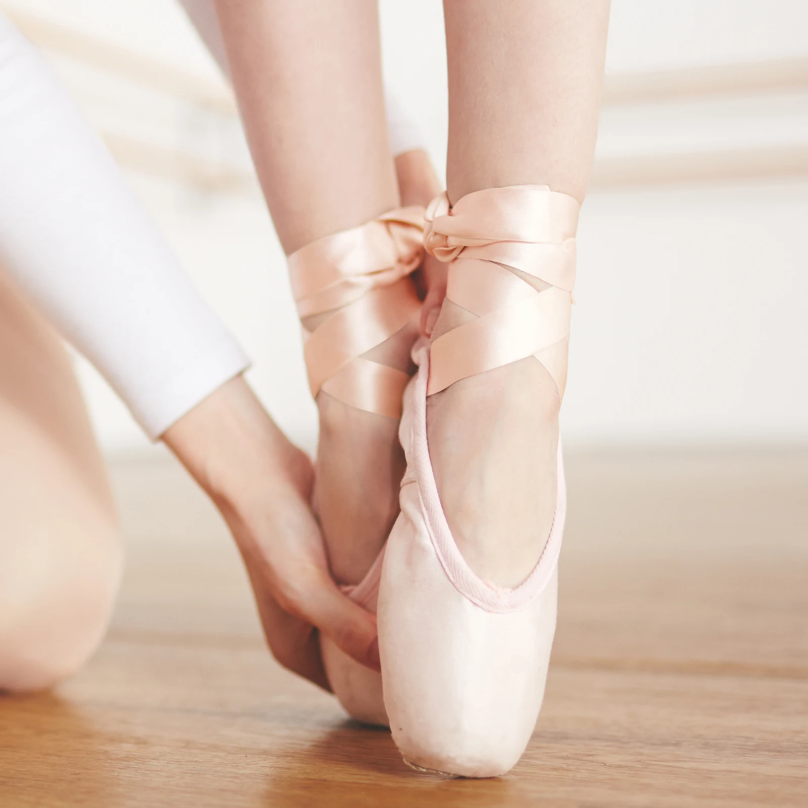 2Pcs Pointe Shoe Ribbon Satin Pink Soft Ballet Accessories Women Girls Dancing Shoe Ribbons for Stage Performance
2Pcs Pointe Shoe Ribbon Satin Pink Soft Ballet Accessories Women Girls Dancing Shoe Ribbons for Stage Performance