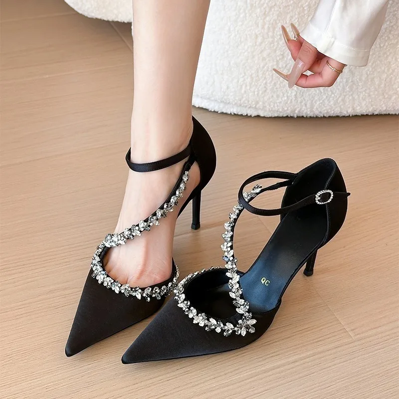 Sharp pointed rhinestone high heels, 2026 new French style slim heels, not tiring feet,exquisite temperament,high-heeled sandals
Sharp pointed rhinestone high heels, 2026 new French style slim heels, not tiring feet,exquisite temperament,high-heeled sandals