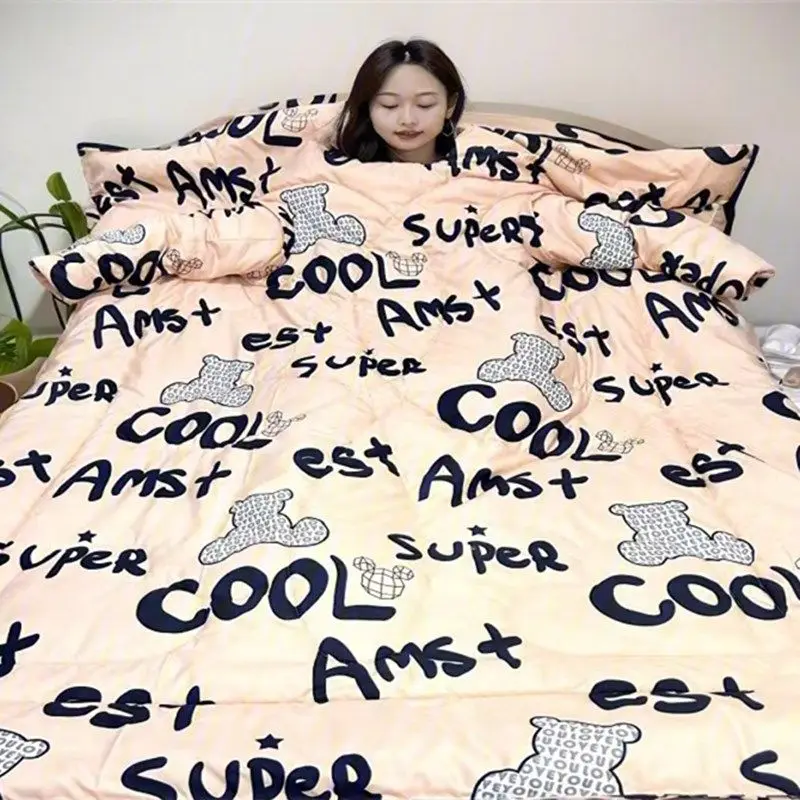 Sleeved lazy quilt four seasons children with sleeves removable sleeve anti-kick warm adult sleeping bag in student dormitory.
Sleeved lazy quilt four seasons children with sleeves removable sleeve anti-kick warm adult sleeping bag in student dormitory.