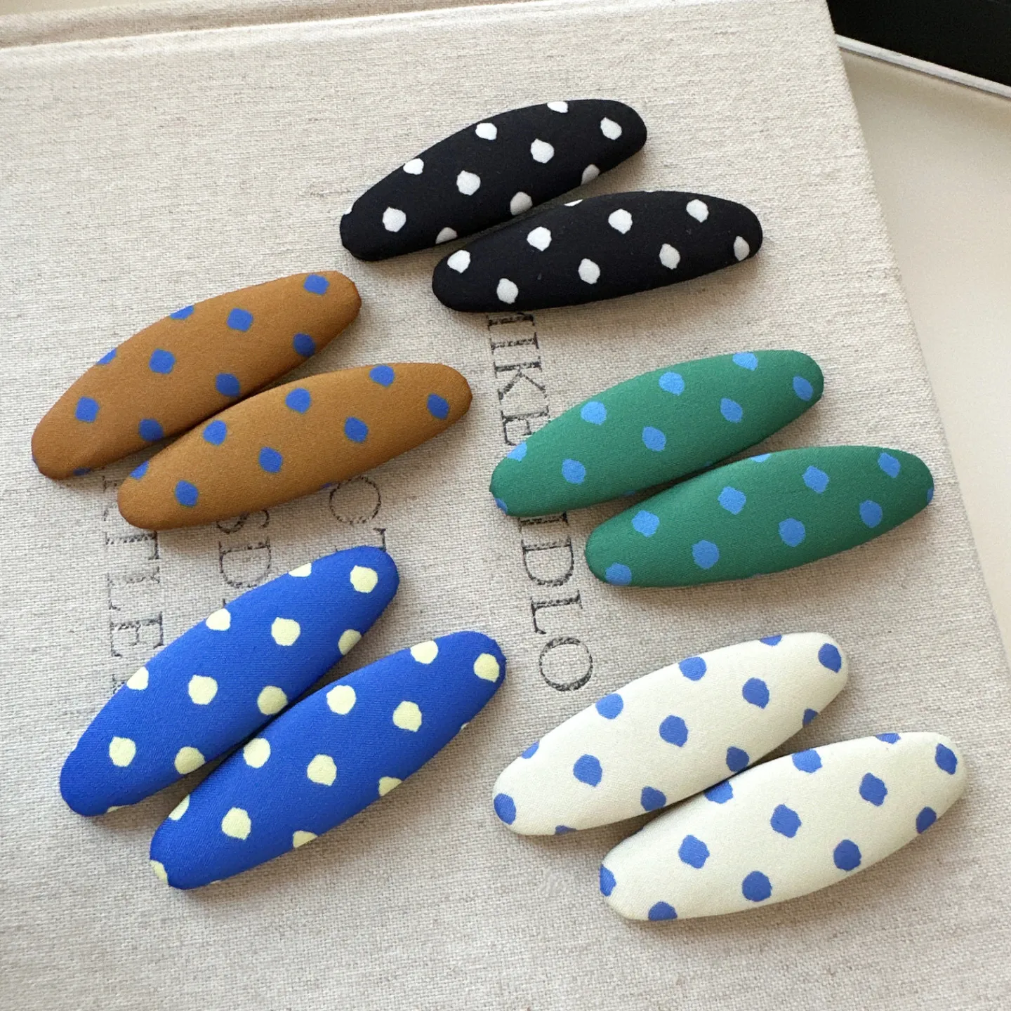 Fabric Handmade Large Polka Dot Hair Clip for Bangs Flyaway Side Clip Elegant Versatile Korean Style Premium Lightweight
Fabric Handmade Large Polka Dot Hair Clip for Bangs Flyaway Side Clip Elegant Versatile Korean Style Premium Lightweight
