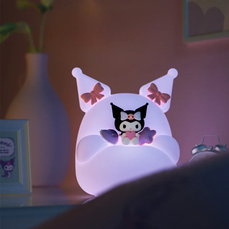 Sanrio Cute originality Kuromi Pillow Bedroom headboard Small Night Lamp Girl Room Decor Clapping Atmosphere Lamp Birthday Gift
Sanrio Cute originality Kuromi Pillow Bedroom headboard Small Night Lamp Girl Room Decor Clapping Atmosphere Lamp Birthday Gift