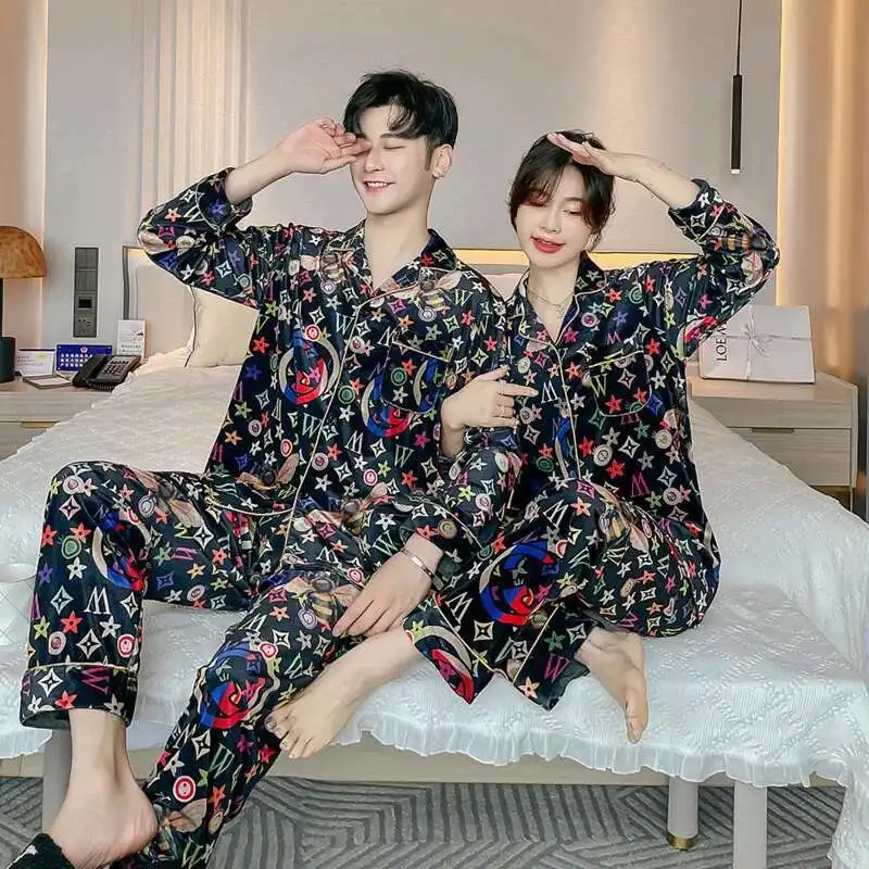 2024 Autumn Winter New Style Lovers Pajamas Two Piece Set Women Velvet Fashion Luxury Tiktok Home Suit Sleepwear Nightgown
2024 Autumn Winter New Style Lovers Pajamas Two Piece Set Women Velvet Fashion Luxury Tiktok Home Suit Sleepwear Nightgown