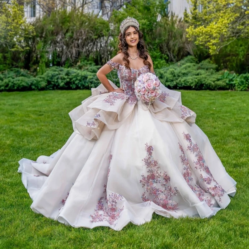 Khaki Shiny Ball Gown Quinceanera Dresses Applique Lace Beading Crystal Bow Tiered Tull Corset Off The Shoulder Sweet 16 dress
Khaki Shiny Ball Gown Quinceanera Dresses Applique Lace Beading Crystal Bow Tiered Tull Corset Off The Shoulder Sweet 16 dress