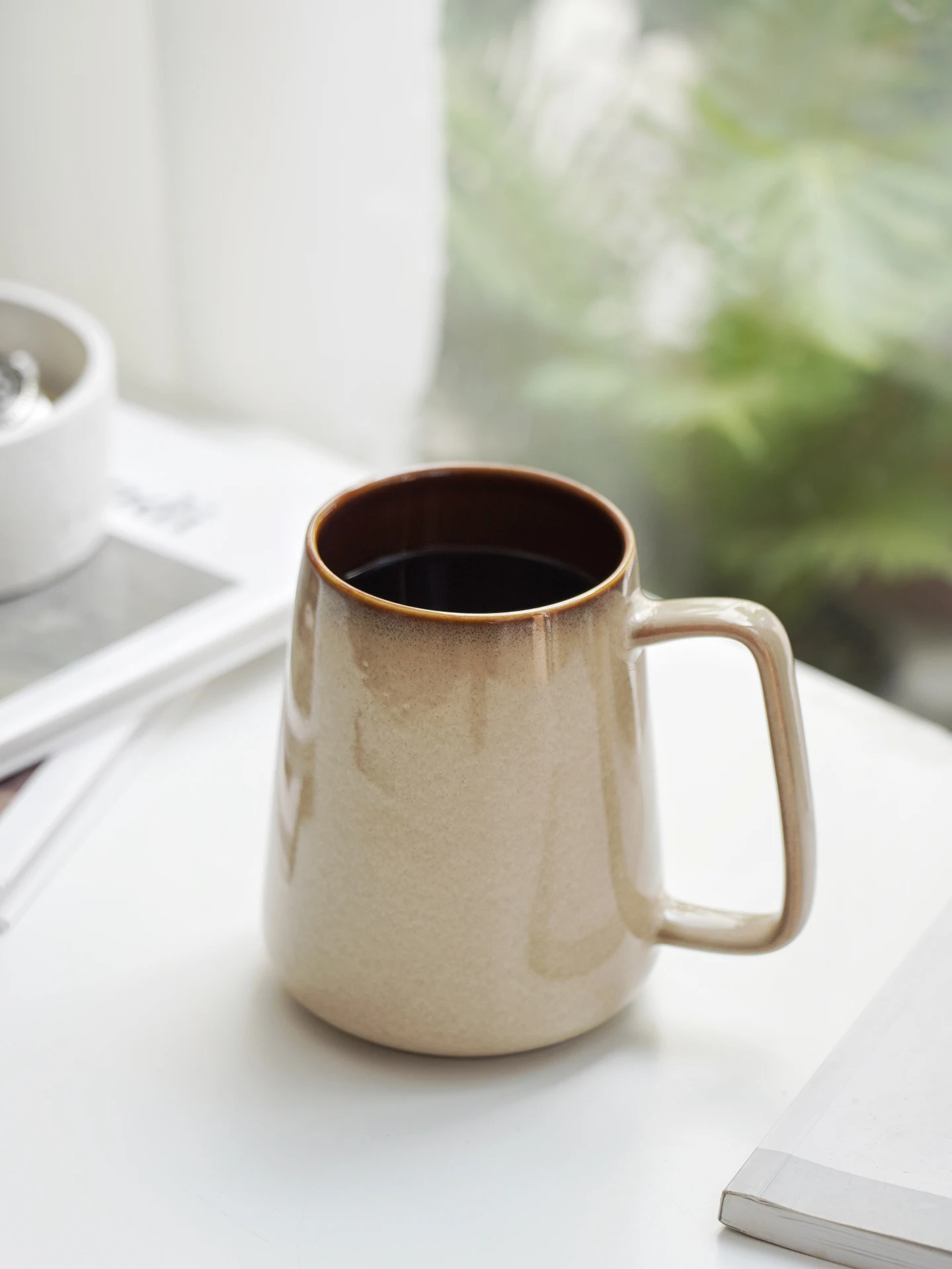 Retro Glazed Ceramic Coffee Mug Large Capacity Office Tea Brewing Milk Cup Handmade Craftsmanship Glossy Texture Design
Retro Glazed Ceramic Coffee Mug Large Capacity Office Tea Brewing Milk Cup Handmade Craftsmanship Glossy Texture Design