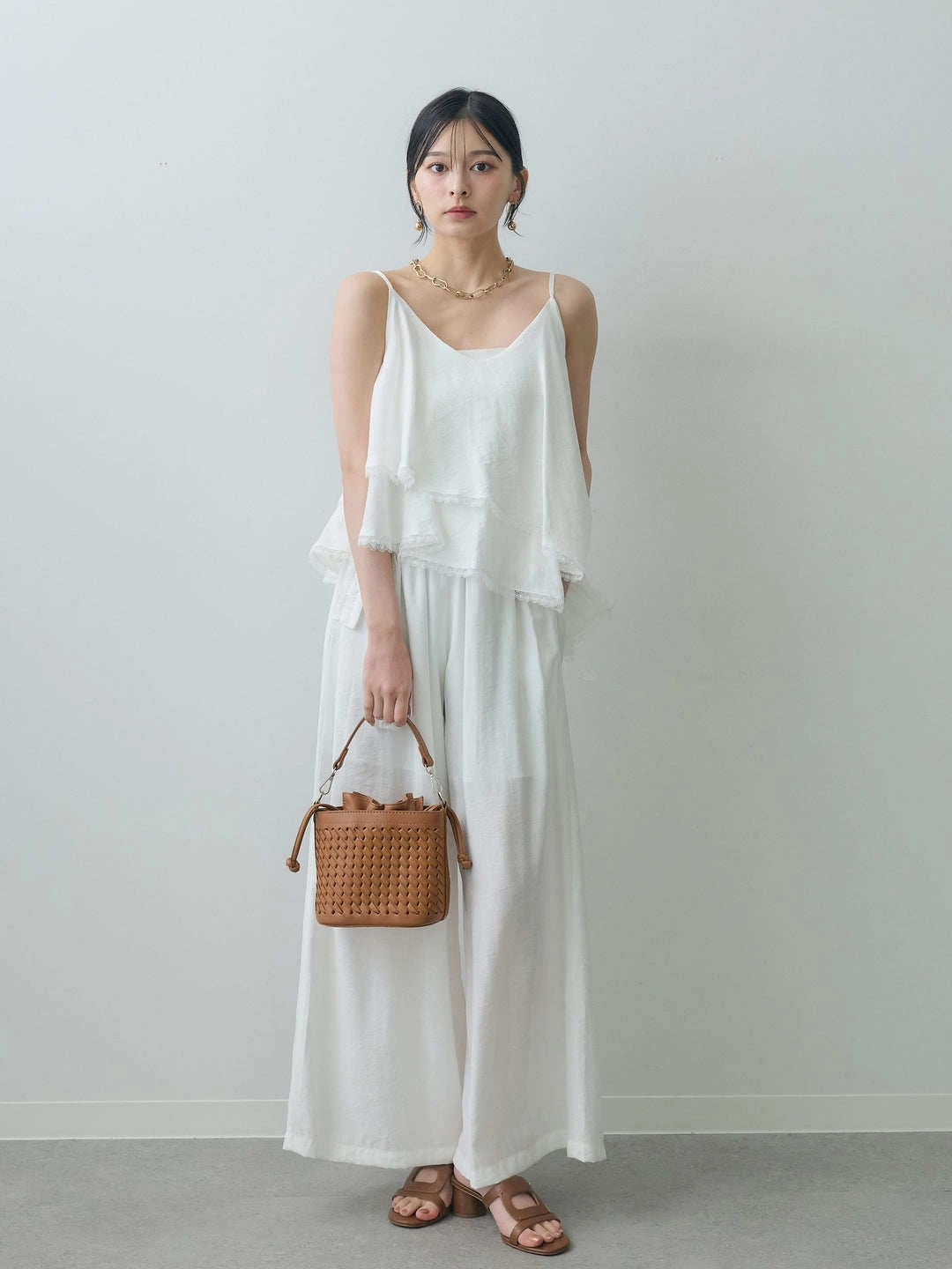 Chic Summer New Vacation Style Asymmetrical Strap Vest High Waist Wide Leg Casual Pants Two Piece Set Women's Fashion Ensemble
Chic Summer New Vacation Style Asymmetrical Strap Vest High Waist Wide Leg Casual Pants Two Piece Set Women's Fashion Ensemble