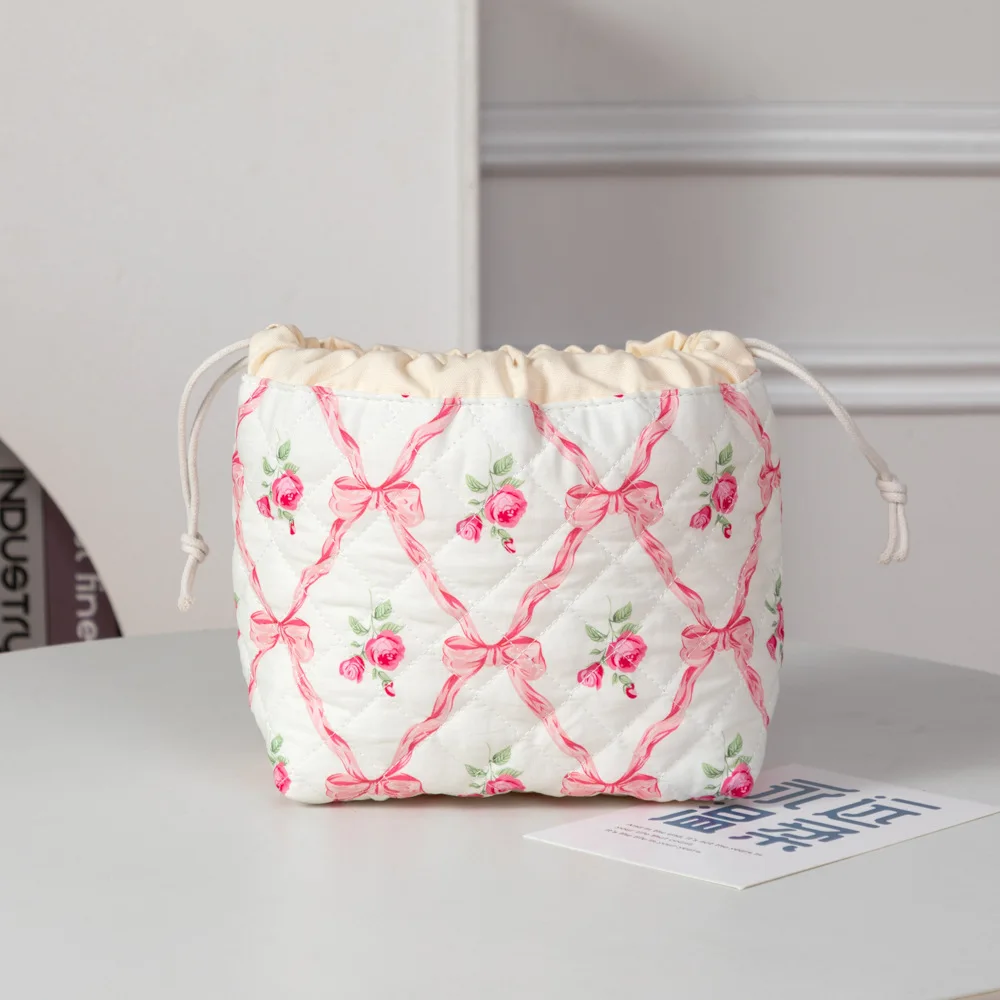 Korean Style Drawstring Cosmetic Bag for Women, High-End Large Capacity Travel Toiletry Pouch, Portable Makeup Organizer
Korean Style Drawstring Cosmetic Bag for Women, High-End Large Capacity Travel Toiletry Pouch, Portable Makeup Organizer