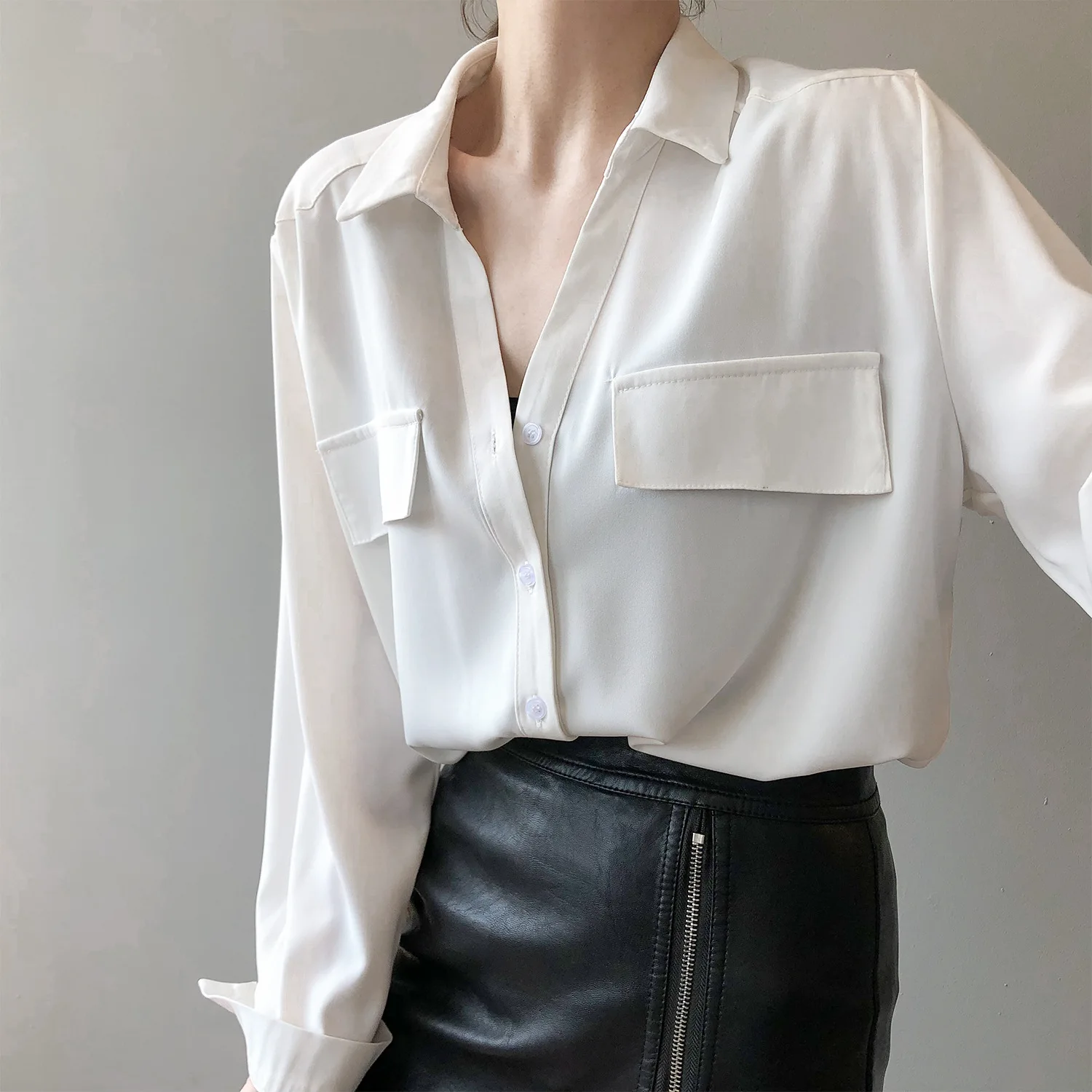 Spring Elegant Shirt Women 2023 V-Neck Long Sleeve Loose Women Shirts Casual Vintage Blouse Mujer Blusas Tops Femme Streetwear
Spring Elegant Shirt Women 2023 V-Neck Long Sleeve Loose Women Shirts Casual Vintage Blouse Mujer Blusas Tops Femme Streetwear