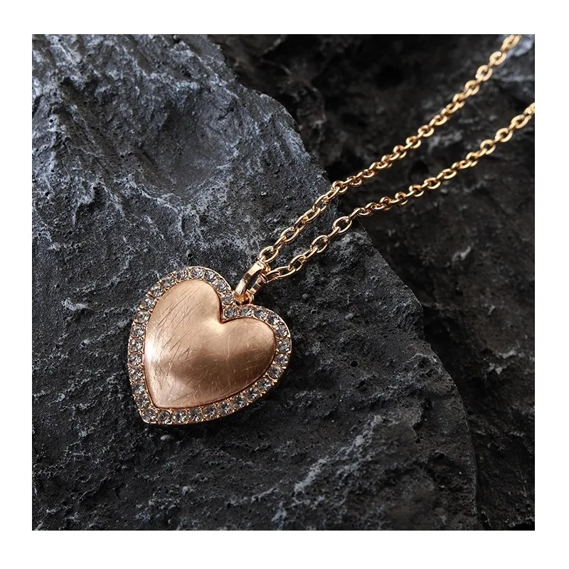 New Simple and Fashionable Diamond-encrusted Brushed Love Alloy Pendant Versatile Women's Long Necklace
New Simple and Fashionable Diamond-encrusted Brushed Love Alloy Pendant Versatile Women's Long Necklace