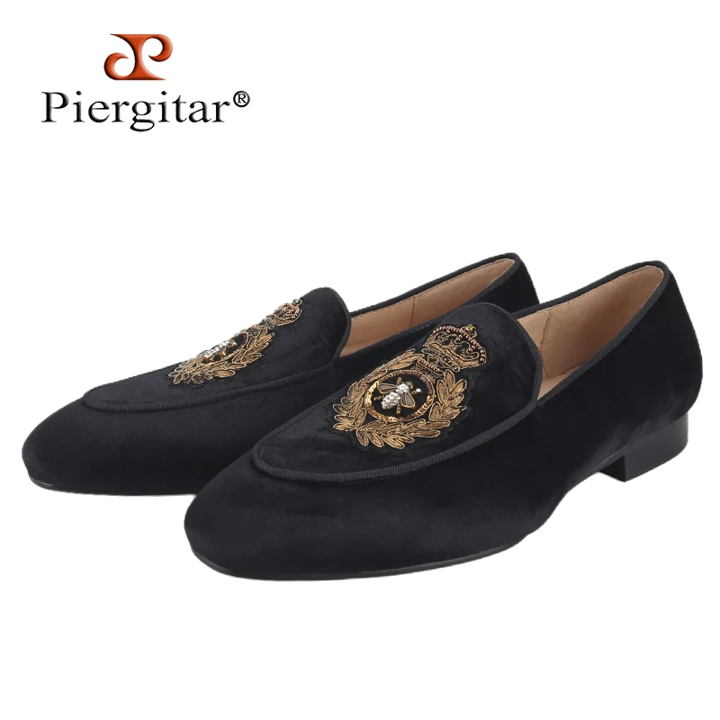 Piergitar Handmade Custom Bee&Crown Grosgrain Finish Men's Loafers Royal Classic Style Black Velvet Moccasins Red Color Bottom
Piergitar Handmade Custom Bee&Crown Grosgrain Finish Men's Loafers Royal Classic Style Black Velvet Moccasins Red Color Bottom