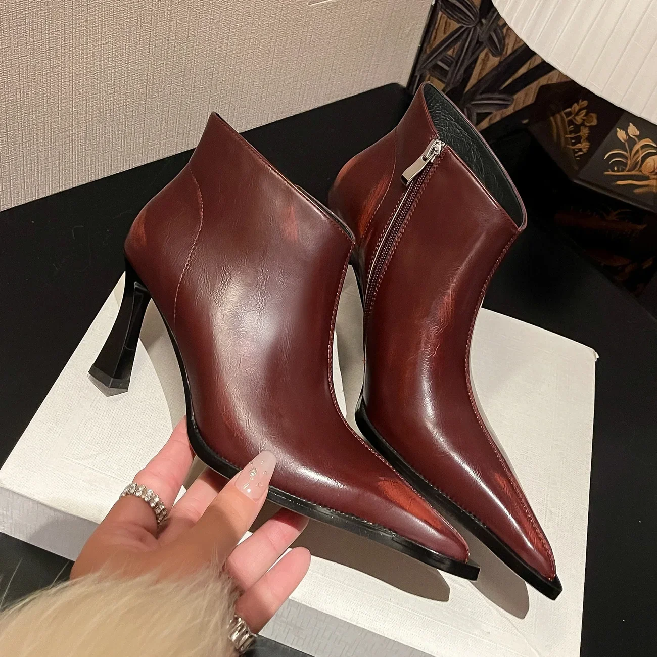 Pointed Toe Stiletto Sexy Ankle Boots Burgundy Leather Short Botines Side Zipper High Heel Commuter Botas Femininas Women Shoes
Pointed Toe Stiletto Sexy Ankle Boots Burgundy Leather Short Botines Side Zipper High Heel Commuter Botas Femininas Women Shoes