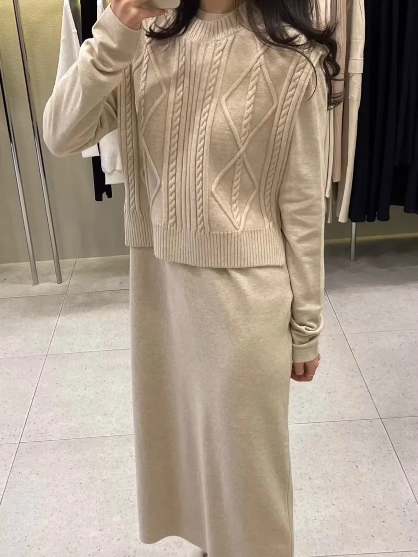 Casual Loose Knitted Set Women's Twisted Vest Long Dress Two-Piece Suit Autumn Spring Fashion Comfortable Universal Size
Casual Loose Knitted Set Women's Twisted Vest Long Dress Two-Piece Suit Autumn Spring Fashion Comfortable Universal Size