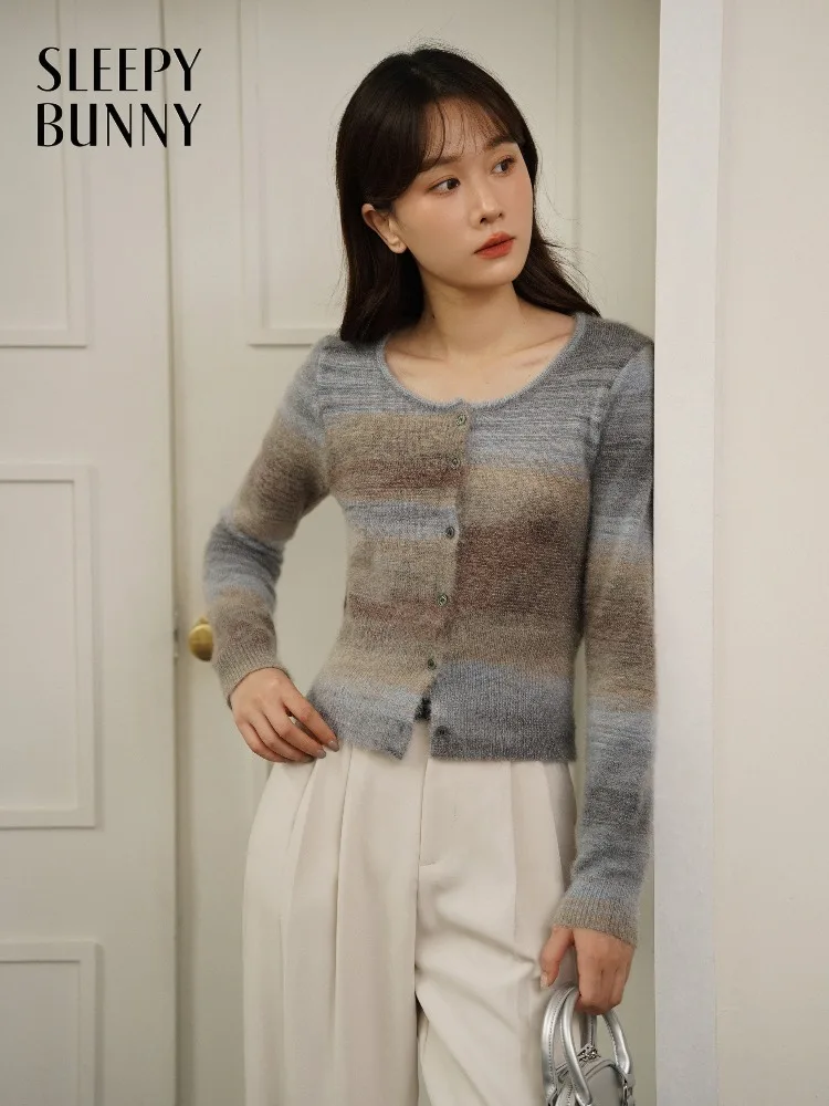 Vintage Gradient Knit Cardigan Women Soft Short Sweater Top Winter Warm Round Neck Casual Cozy Knitwear for Daily Office Style
Vintage Gradient Knit Cardigan Women Soft Short Sweater Top Winter Warm Round Neck Casual Cozy Knitwear for Daily Office Style