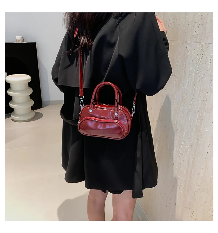 High-Grade Niche Silver Bag Popular All-Matching Crossbody Bag Fashion Best-Selling Portable Small Square Bag
High-Grade Niche Silver Bag Popular All-Matching Crossbody Bag Fashion Best-Selling Portable Small Square Bag