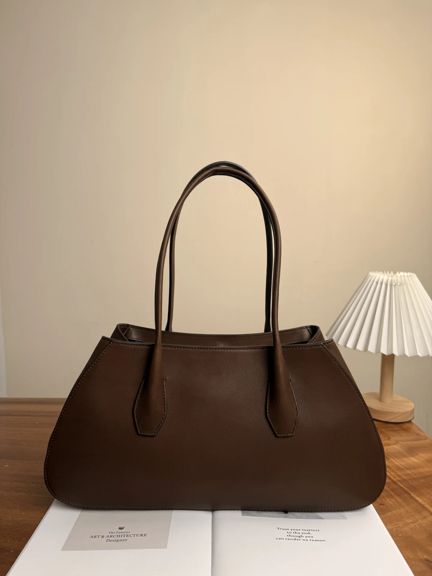 Meadie 2025 New Tote Underarm Bag Masoni Saddle Leather Alger Handbag Single Shoulder Bag Casual Simple Style Double Buckle
Meadie 2025 New Tote Underarm Bag Masoni Saddle Leather Alger Handbag Single Shoulder Bag Casual Simple Style Double Buckle