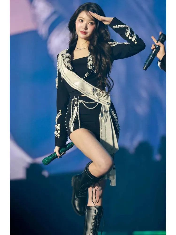 New IVE Female Group Zhang Ying Performance Suit Heavy Industry Long Sleeve Short Top Jazz Dance Outfit Set Roman Cloth Material
New IVE Female Group Zhang Ying Performance Suit Heavy Industry Long Sleeve Short Top Jazz Dance Outfit Set Roman Cloth Material