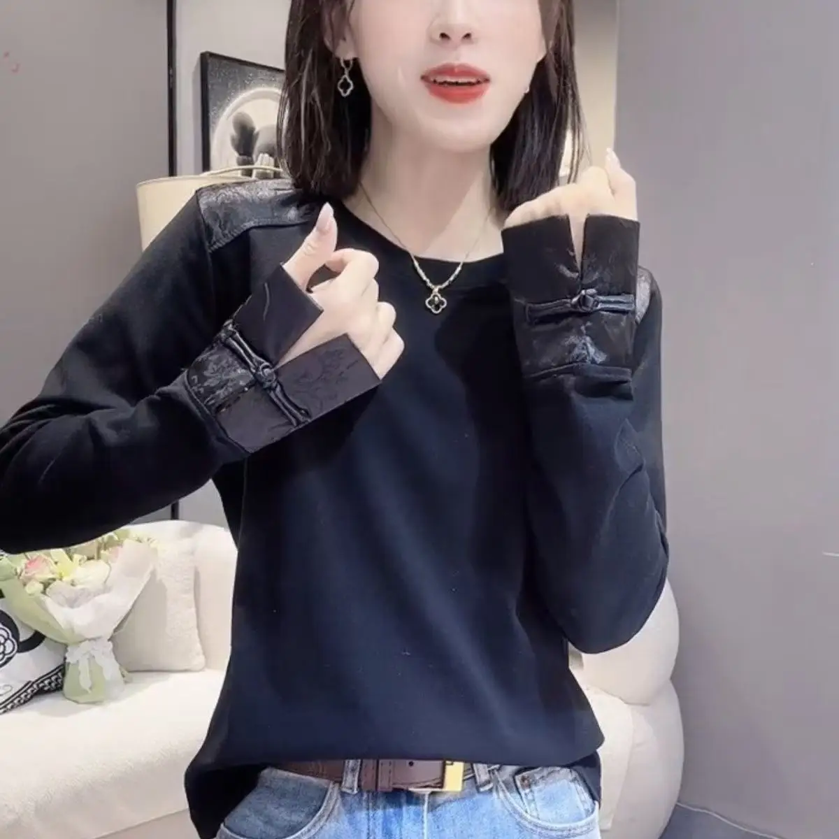 2026 New Vintage Button Long-sleeve T-shirt Women Spring Autumn O-Neck Casual Cotton T-Shirt Blouse Female Elegant Base Shirt
2026 New Vintage Button Long-sleeve T-shirt Women Spring Autumn O-Neck Casual Cotton T-Shirt Blouse Female Elegant Base Shirt