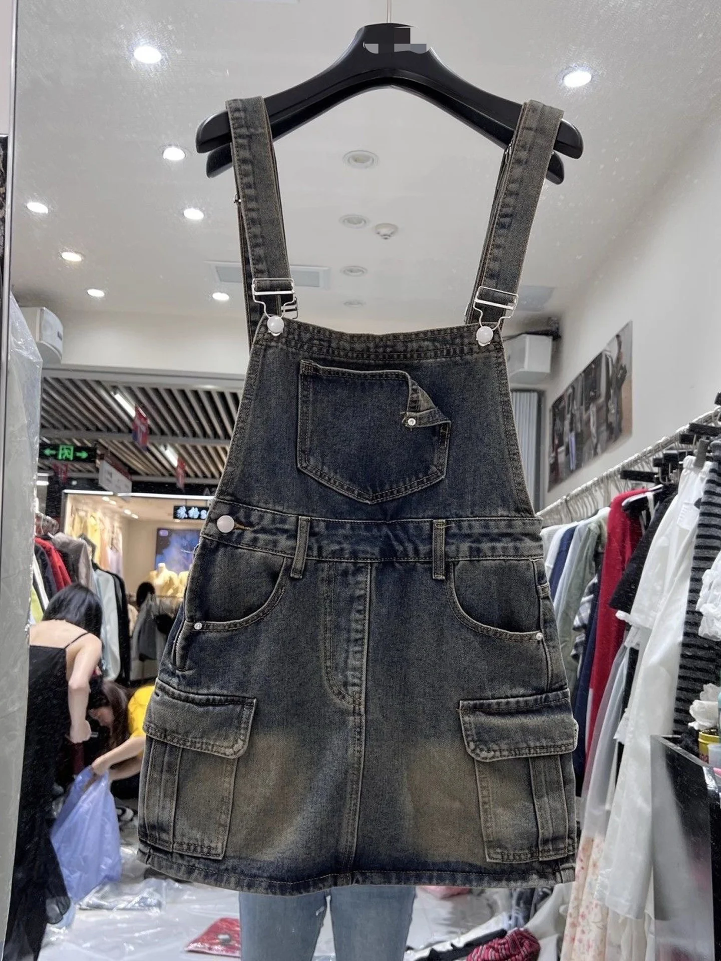 Retro American Denim Halter Dress Women Summer New Spicy Design Slimming Strap Dress High Waist A-Line Skirt Backless Dress
Retro American Denim Halter Dress Women Summer New Spicy Design Slimming Strap Dress High Waist A-Line Skirt Backless Dress