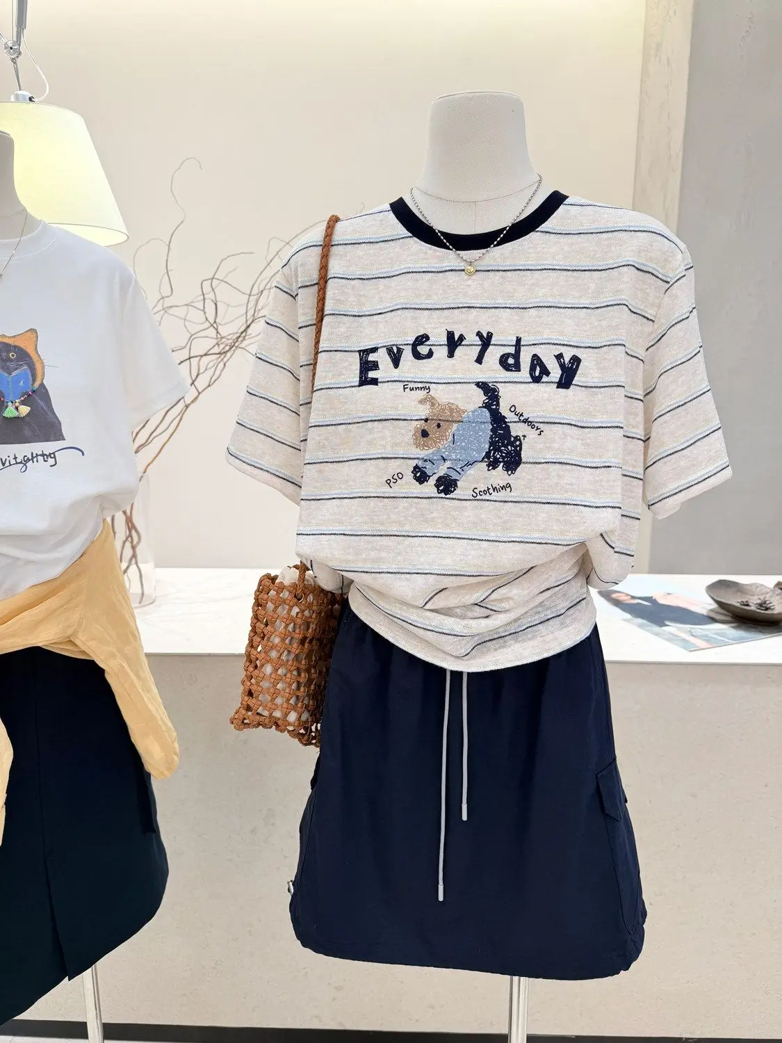 plus Size Women's T-Shirt Striped Patchwork Cartoon Anti-Aging Short Sleeve Loose Slimming Top Korean Style Summer Fashion
plus Size Women's T-Shirt Striped Patchwork Cartoon Anti-Aging Short Sleeve Loose Slimming Top Korean Style Summer Fashion