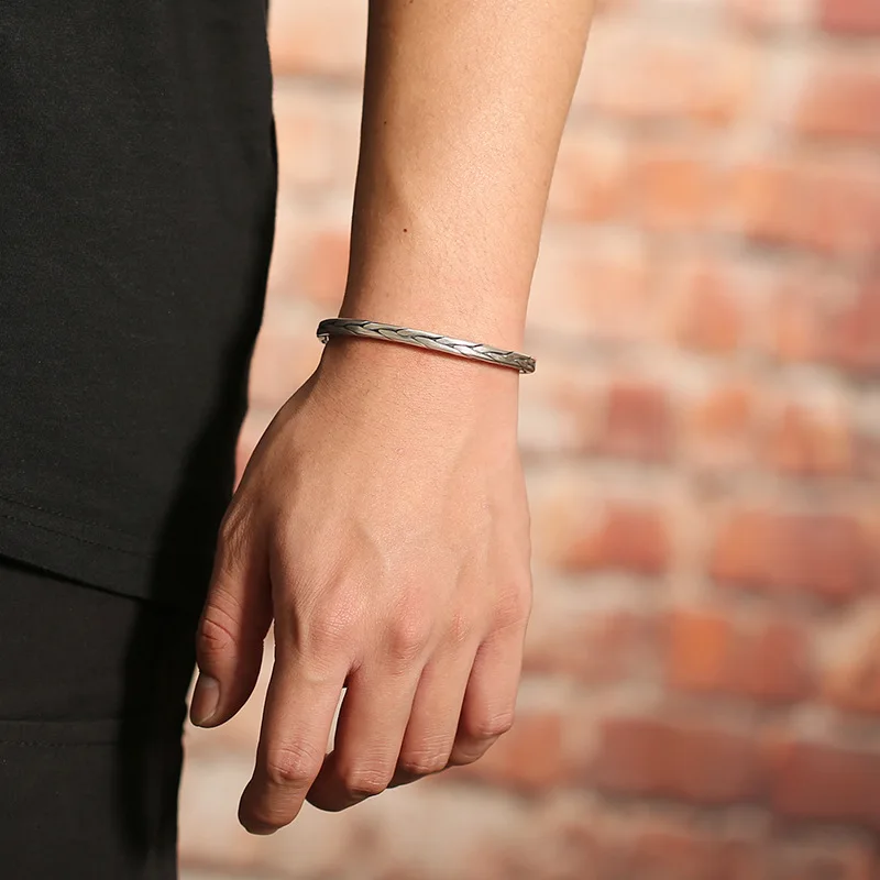 S925 sterling silver vintage hand-woven open bracelet couple solid twist bracelet gift
S925 sterling silver vintage hand-woven open bracelet couple solid twist bracelet gift