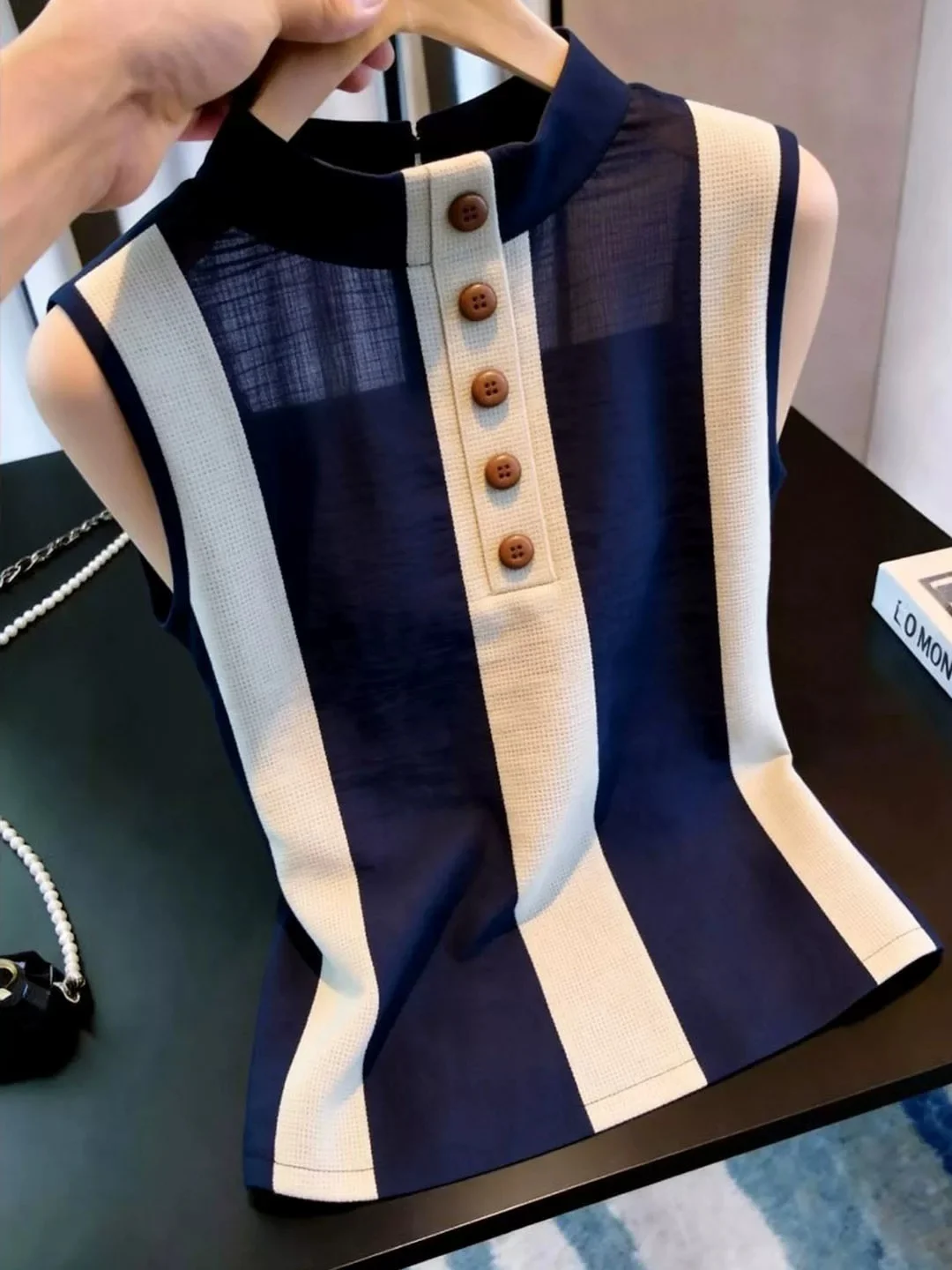 Design Sensation Striped Sleeveless Vest Commute Versatile Summer 2026 Women's Fashion Trend Color Block Silk Top
Design Sensation Striped Sleeveless Vest Commute Versatile Summer 2026 Women's Fashion Trend Color Block Silk Top