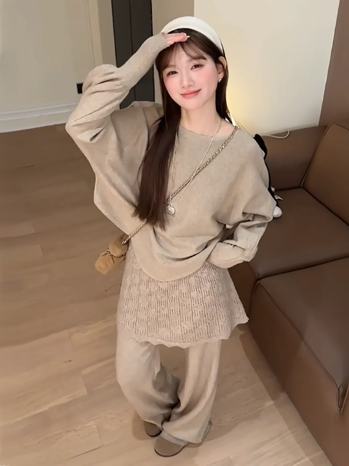 Early Spring Fashion Lazy Style Women's Knitted Sweater And Wide Leg Pants Two Piece Set Batwing Sleeve Splicing Design Casua...
Early Spring Fashion Lazy Style Women's Knitted Sweater And Wide Leg Pants Two Piece Set Batwing Sleeve Splicing Design Casua...