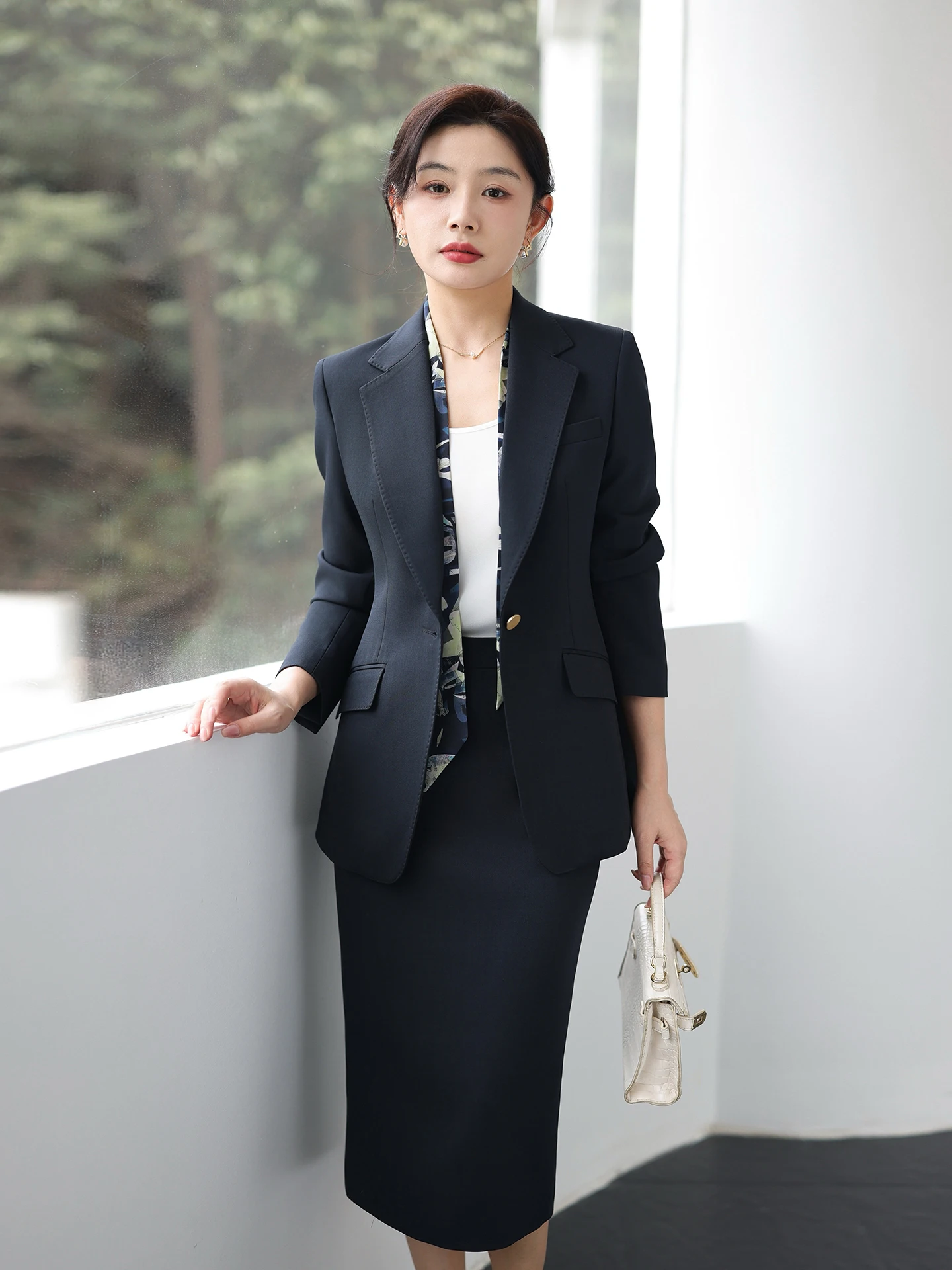 High-End Business Women's Suit Set in Royal Blue Casual Commute Professional OL Style Handmade Sewn Slim Fit Long Sleeve
High-End Business Women's Suit Set in Royal Blue Casual Commute Professional OL Style Handmade Sewn Slim Fit Long Sleeve