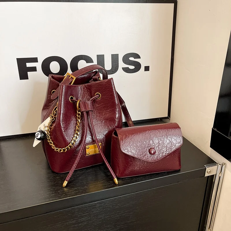 2025 Designer New Fashion Female Shoulder Cross Body Bags Cowhide Short Handle bag PU Leather Women Small Bucket Bags
2025 Designer New Fashion Female Shoulder Cross Body Bags Cowhide Short Handle bag PU Leather Women Small Bucket Bags