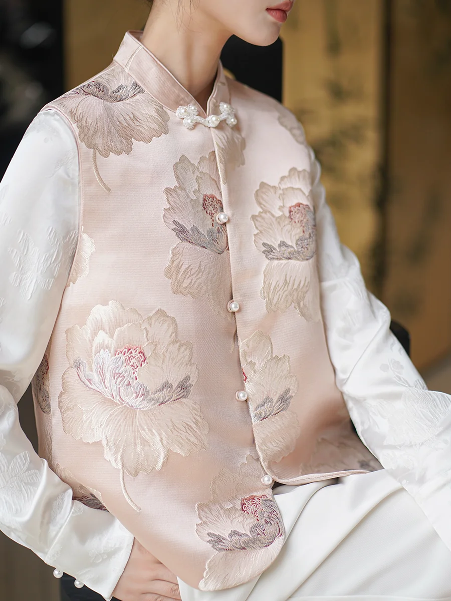 Новый китайский женский костюм Jaet с розовым пионом и вышивкой, золотой осенне-зимний костюм Тан, топ из полиэфирного волокна
Новый китайский женский костюм Jaet с розовым пионом и вышивкой, золотой осенне-зимний костюм Тан, топ из полиэфирного волокна