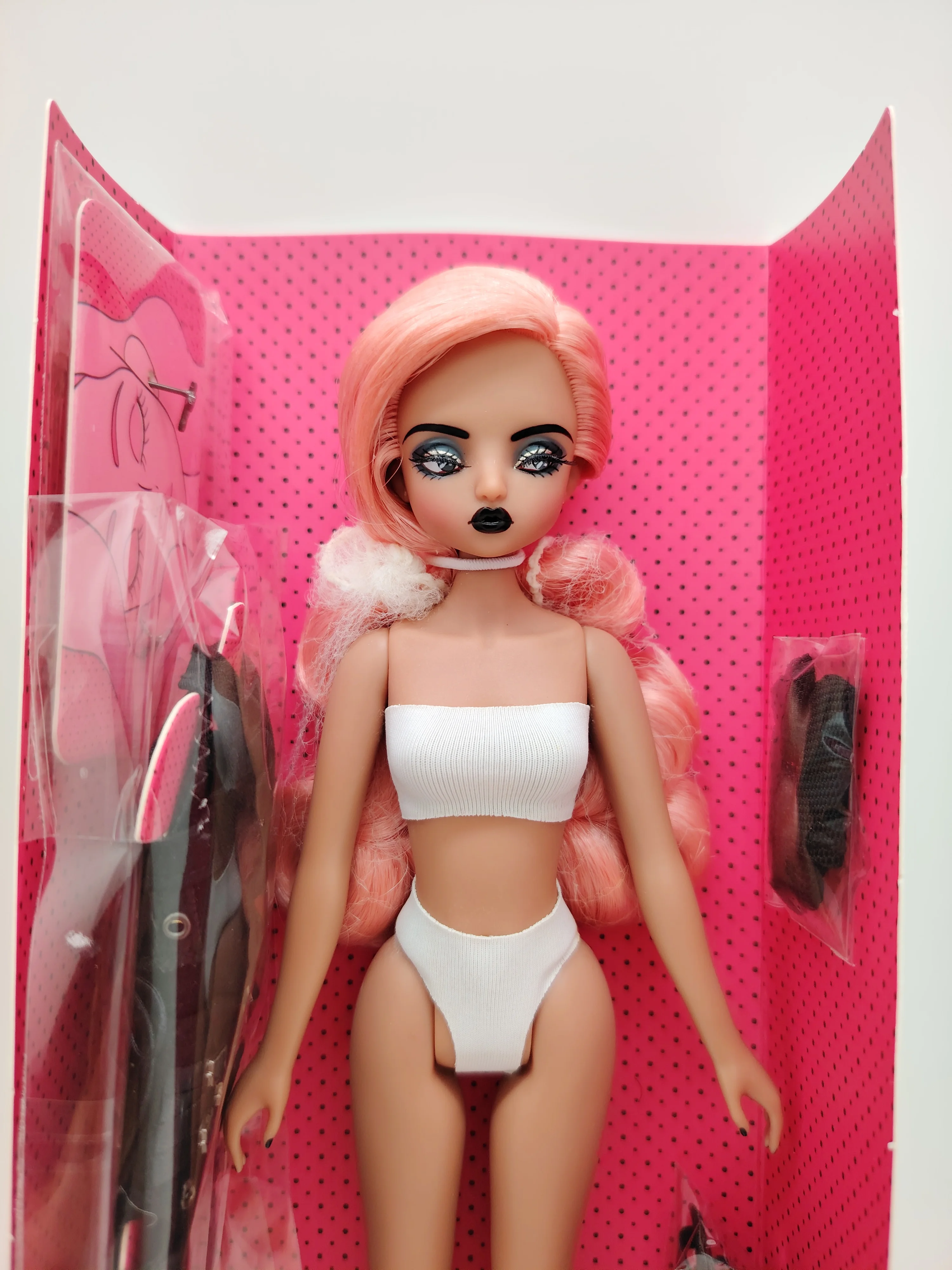 Fashion Cute SuperMico Girl 1/6 Scale with Pink Hair And Black Outfit Set Collectible Doll
Fashion Cute SuperMico Girl 1/6 Scale with Pink Hair And Black Outfit Set Collectible Doll