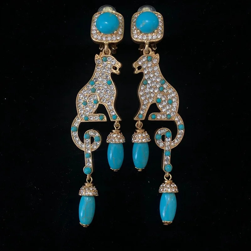 Original Design Exaggerated Leopard Earrings with Diamonds and Turquoise Long Tassel Sweep Shoulder Earrings Temperament Versati
Original Design Exaggerated Leopard Earrings with Diamonds and Turquoise Long Tassel Sweep Shoulder Earrings Temperament Versati