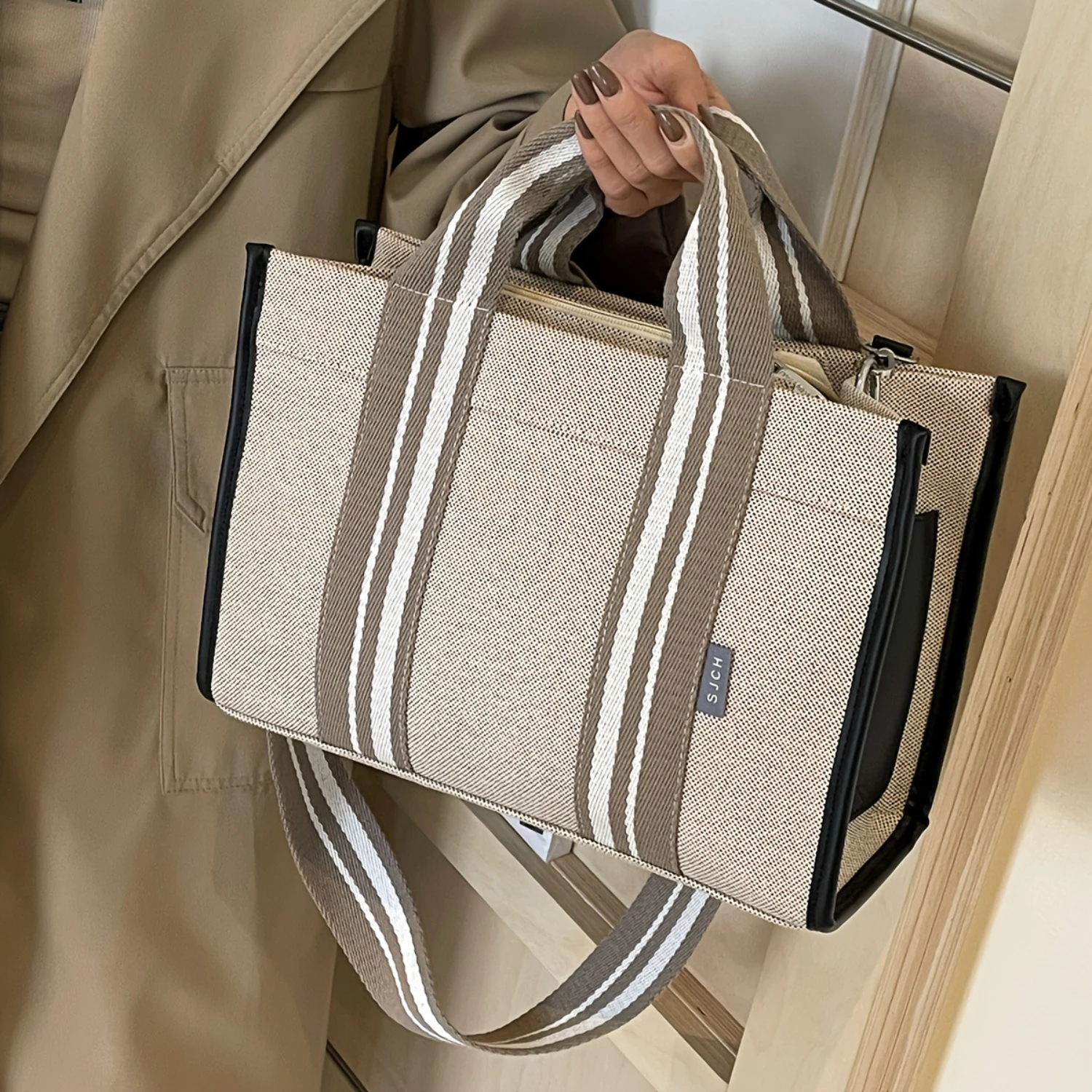 Simple Tote Bag For Women, Striped Wide Strap Crossbody Bag, Fashion Handbag For Commuting, Shopping
Simple Tote Bag For Women, Striped Wide Strap Crossbody Bag, Fashion Handbag For Commuting, Shopping