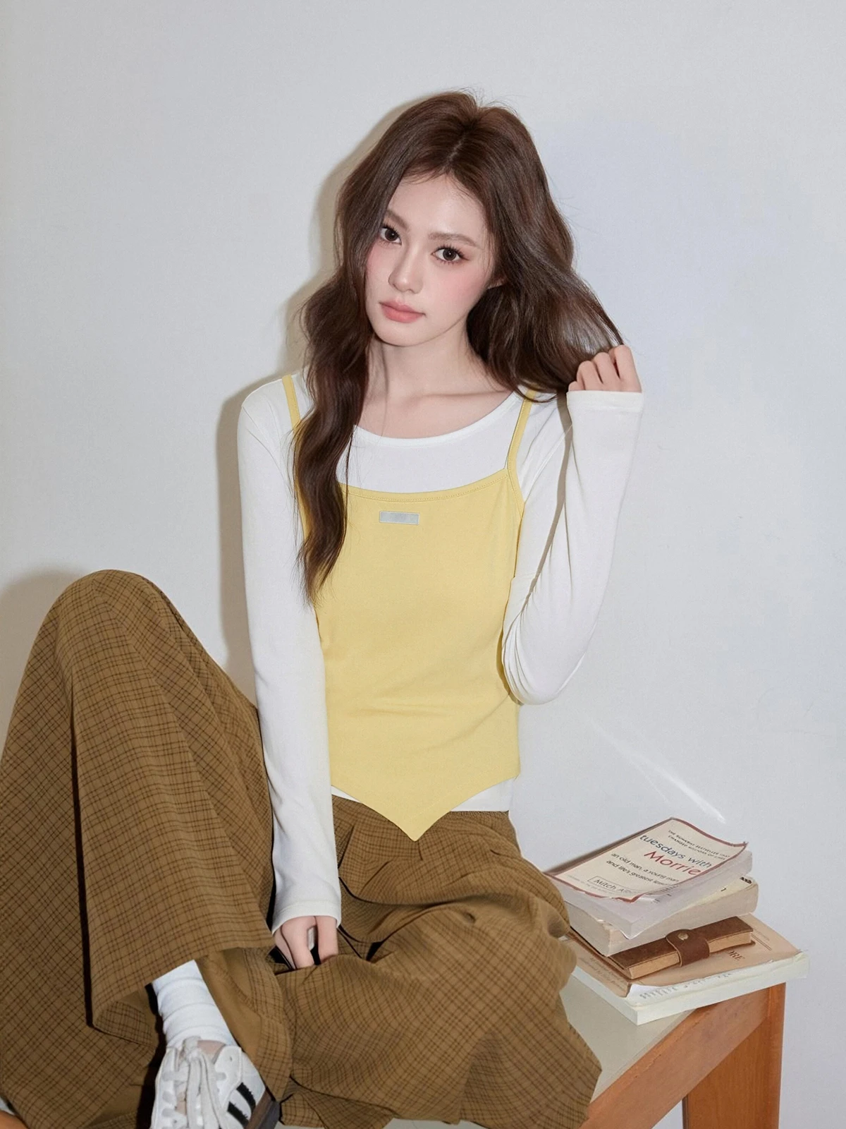 Женская приталенная футболка в корейском стиле, весенняя коллекция, многослойный дизайн, топ с открытыми плечами, дышащий, с длинными рукавами
Женская приталенная футболка в корейском стиле, весенняя коллекция, многослойный дизайн, топ с открытыми плечами, дышащий, с длинными рукавами