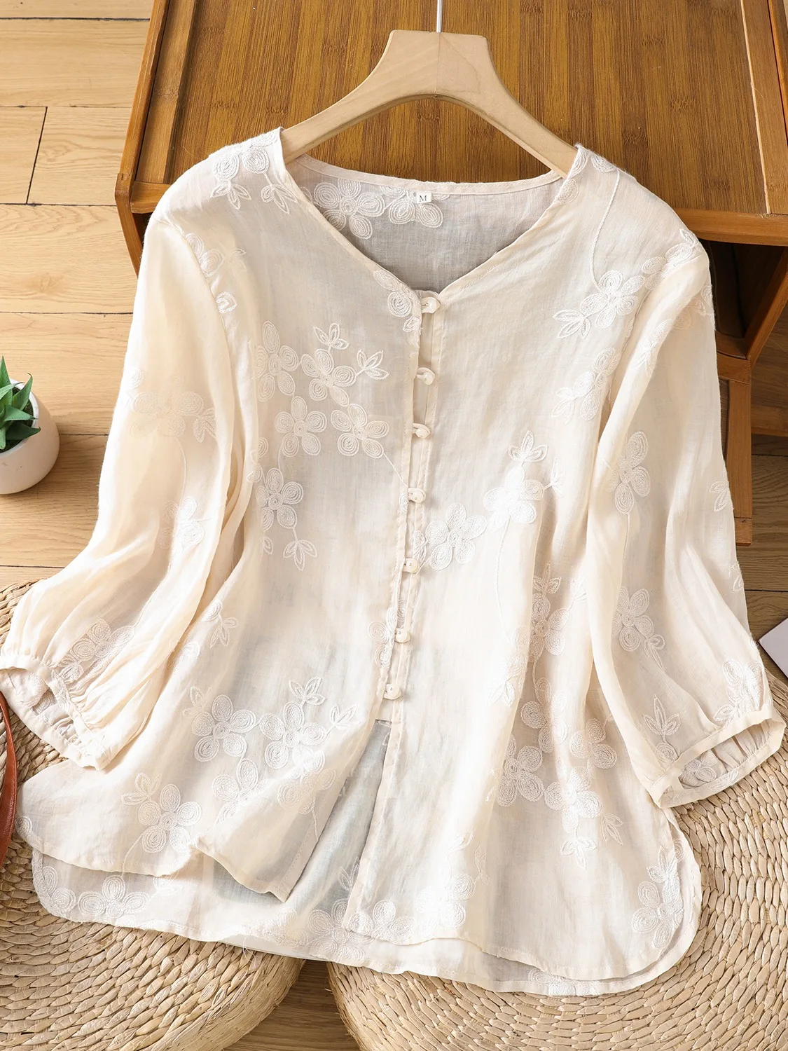 Elegant Embroidered V-Neck Cotton Linen Shirt Women's Summer High-End Fashion Age-Defying Open Cardigan Top Loose Fit Commute...
Elegant Embroidered V-Neck Cotton Linen Shirt Women's Summer High-End Fashion Age-Defying Open Cardigan Top Loose Fit Commute...