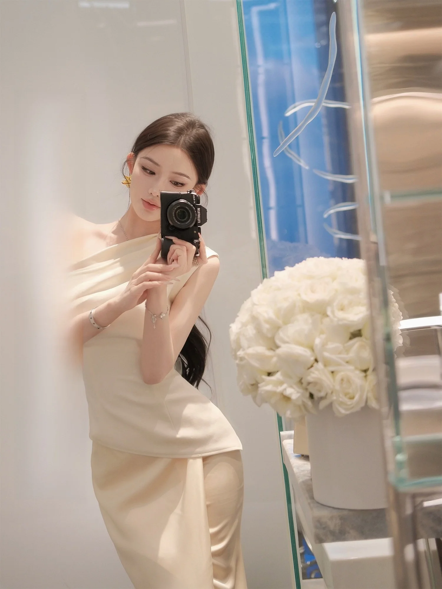 JAYKY YANG Asymmetrical One Shoulder Waist-Cinched Top High Waist Slim Fit Half Skirt Set Women's Fashion Spring Ensemble
JAYKY YANG Asymmetrical One Shoulder Waist-Cinched Top High Waist Slim Fit Half Skirt Set Women's Fashion Spring Ensemble