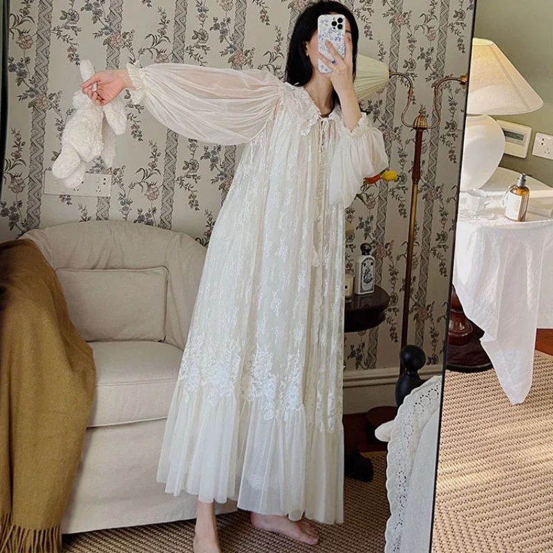 Embroidery Lace Long Robe Night Dress Women Fairy White Dressing Gown Peignoir Vintage Victorian Nightgowns Princess Sleepwear
Embroidery Lace Long Robe Night Dress Women Fairy White Dressing Gown Peignoir Vintage Victorian Nightgowns Princess Sleepwear