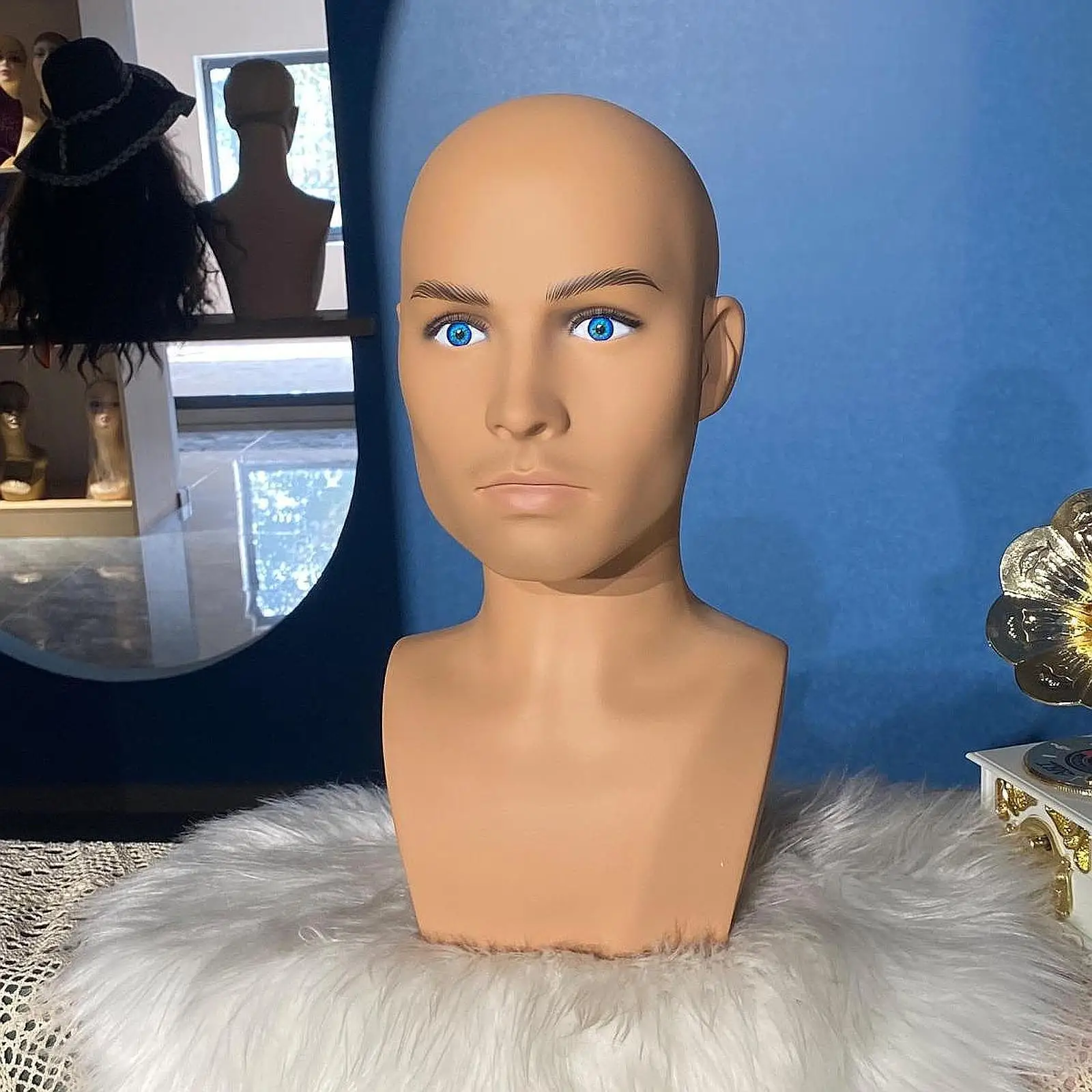 Mannequin Head with Shoulder Salon Prop Versatile Lightweight Manikin Head Wig
Mannequin Head with Shoulder Salon Prop Versatile Lightweight Manikin Head Wig