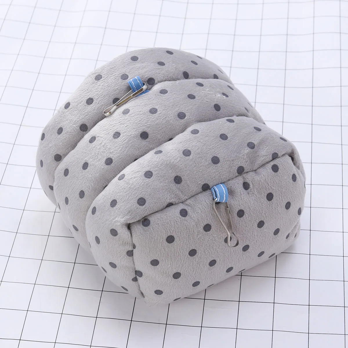Small Animal Pet Hamster House Bed Rat Squirrel Guinea Pig Winter Warm Hanging House Cage Hamster Nest (Gray Printing)
Small Animal Pet Hamster House Bed Rat Squirrel Guinea Pig Winter Warm Hanging House Cage Hamster Nest (Gray Printing)