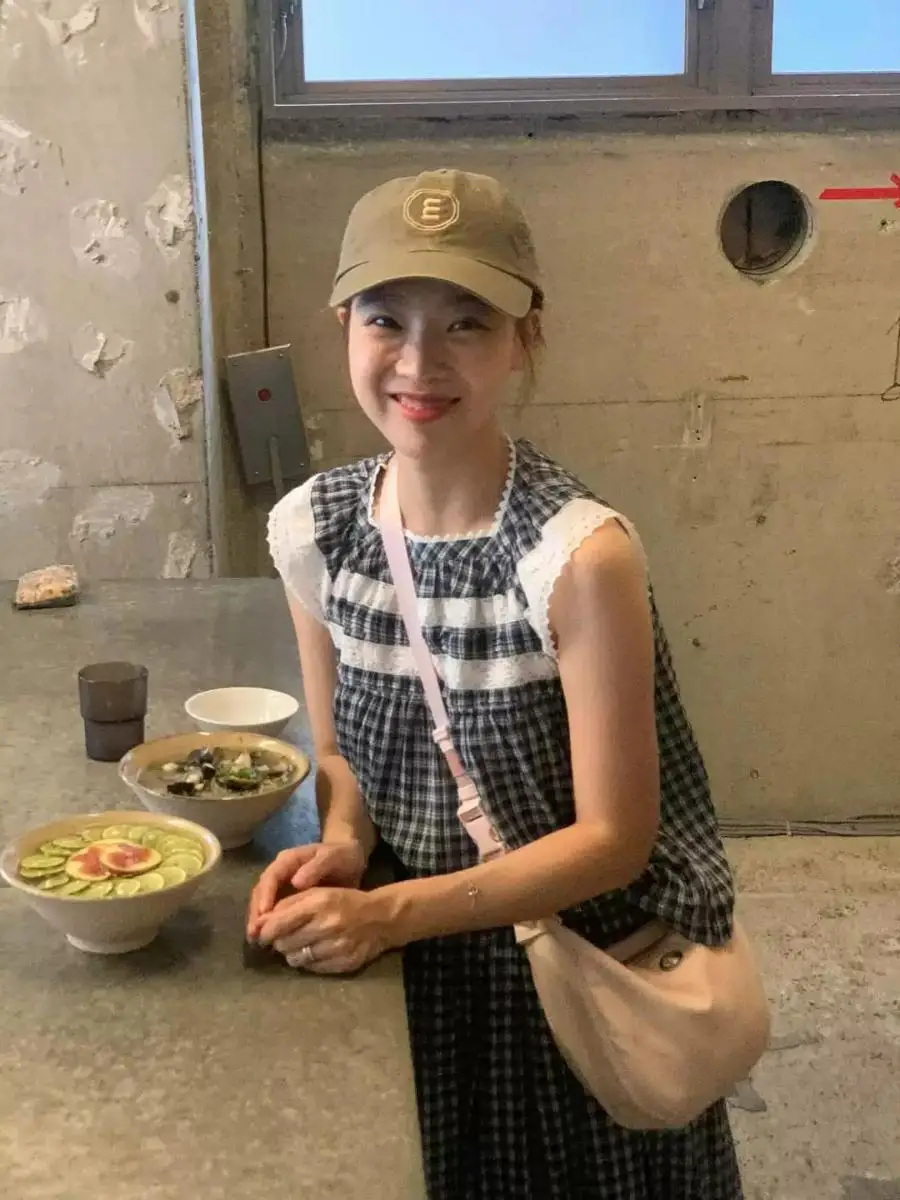 Plaid Lace Trim Sleeveless Top Women's Youthful Gentle Versatile Vest Fashionable round Neck Midi Length
Plaid Lace Trim Sleeveless Top Women's Youthful Gentle Versatile Vest Fashionable round Neck Midi Length