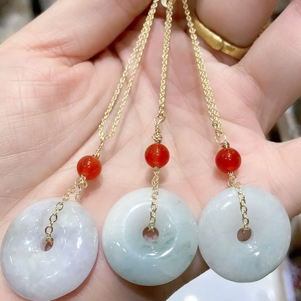 Natural Jadeite Peace Buckle Pendant Exquisite Elegant Simple High-grade Jade Jewellery Fashion Holiday Gifts
Natural Jadeite Peace Buckle Pendant Exquisite Elegant Simple High-grade Jade Jewellery Fashion Holiday Gifts
