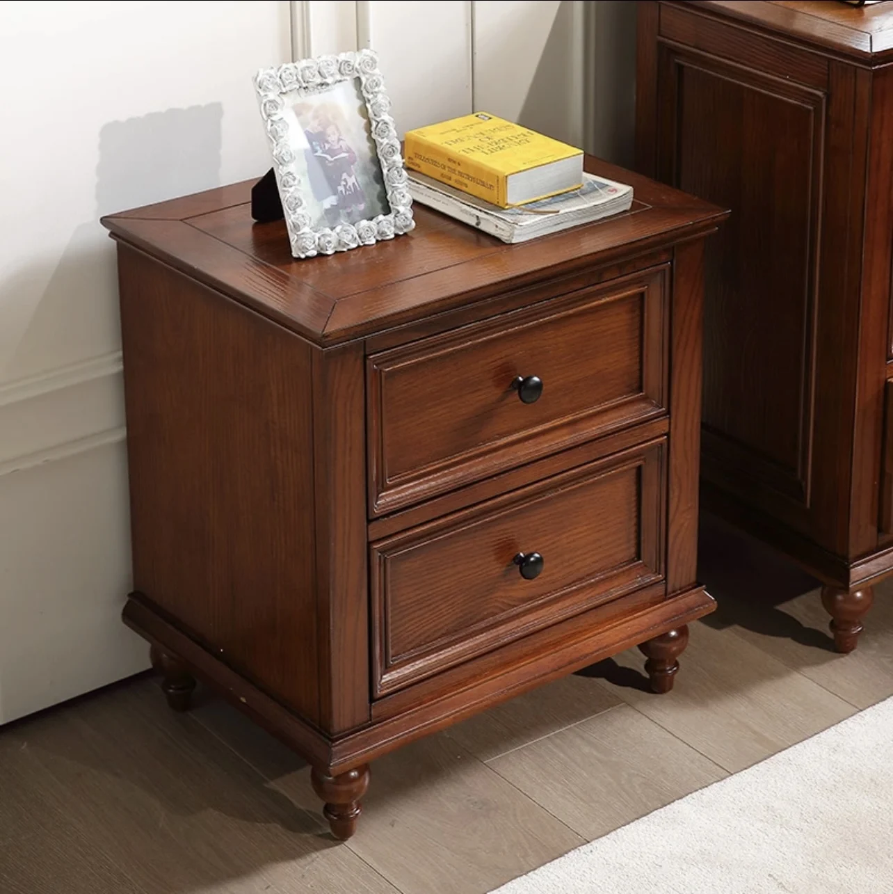 All solid wood American bedside table ash wood bedroom bedside locker high-end retro bedroom bedside table
All solid wood American bedside table ash wood bedroom bedside locker high-end retro bedroom bedside table