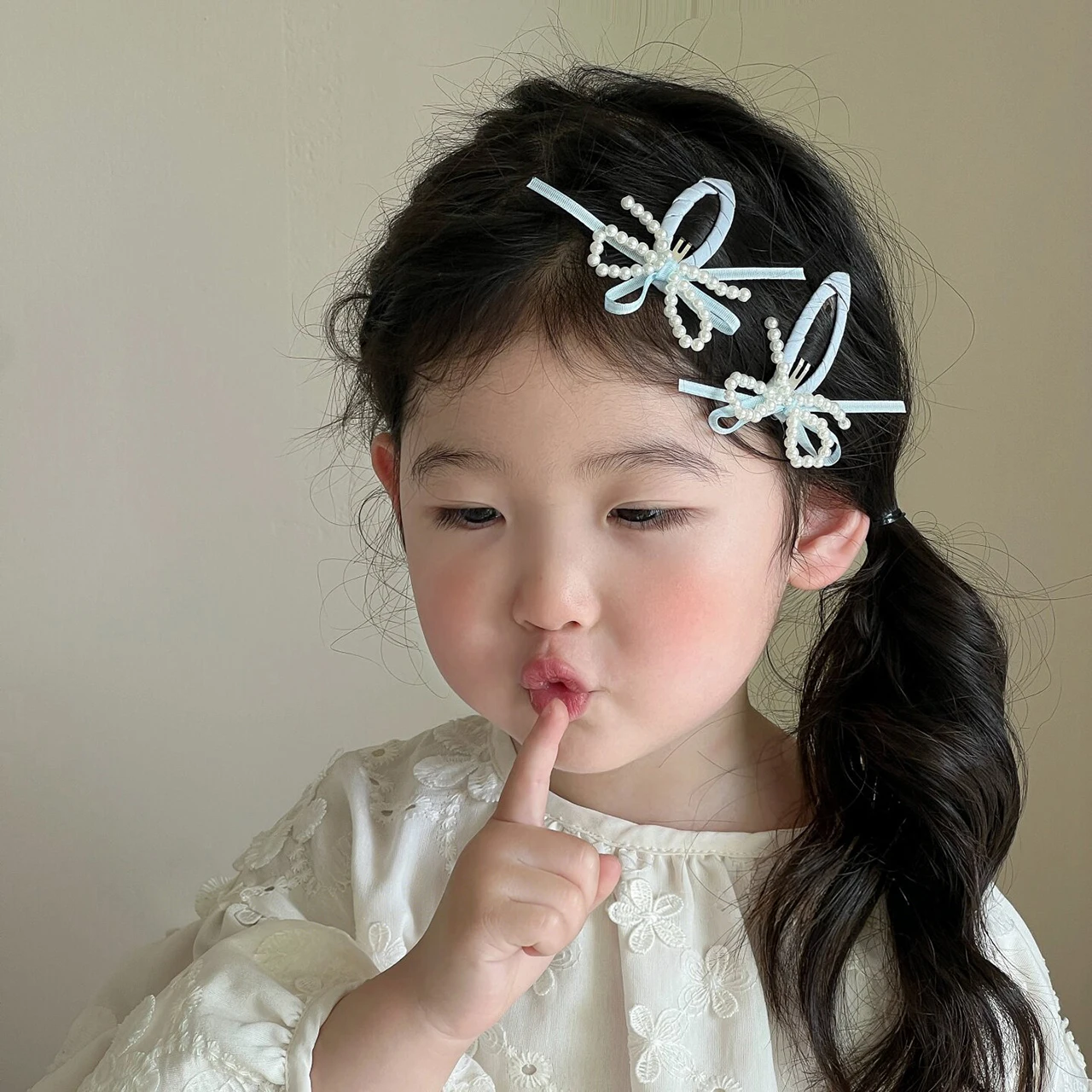 1pair Pearl Bow Hair Clip Chic Handmade Hairpins Children Headwear Sweet Girl Clips Bowknot Barrette Baby Hair Accessories
1pair Pearl Bow Hair Clip Chic Handmade Hairpins Children Headwear Sweet Girl Clips Bowknot Barrette Baby Hair Accessories