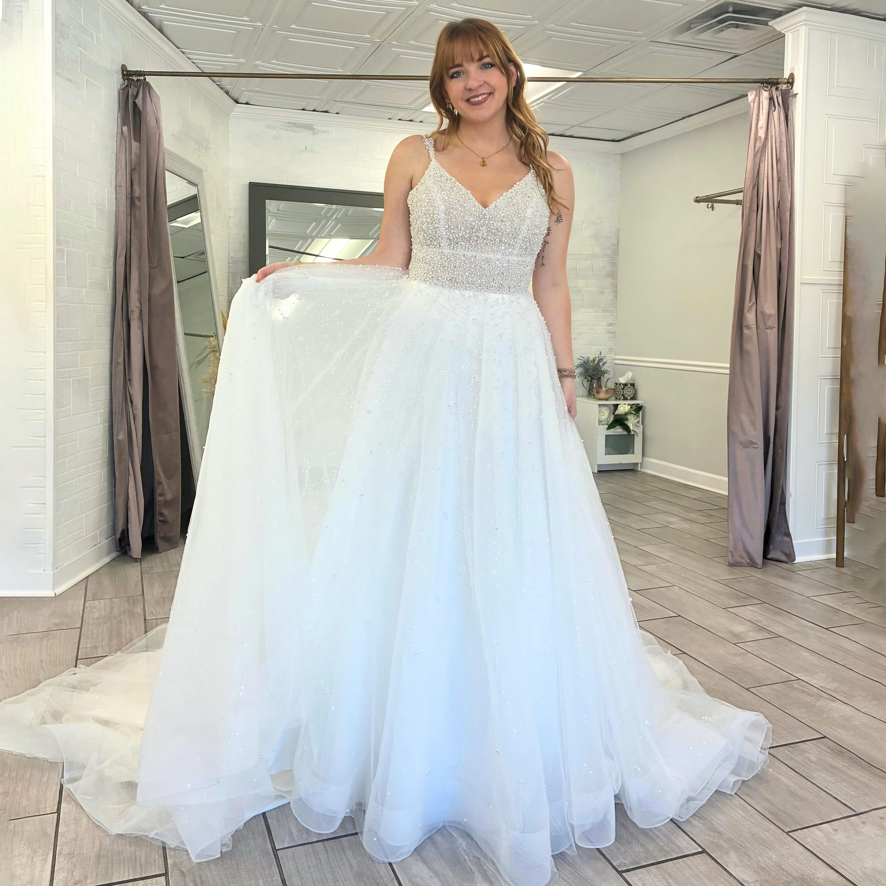 Lace Wedding Dresses Sleeveless A-Line Spaghetti Straps Bride Dress Civil Beading Bridal Gown vestido de novia 2026 Customized
Lace Wedding Dresses Sleeveless A-Line Spaghetti Straps Bride Dress Civil Beading Bridal Gown vestido de novia 2026 Customized