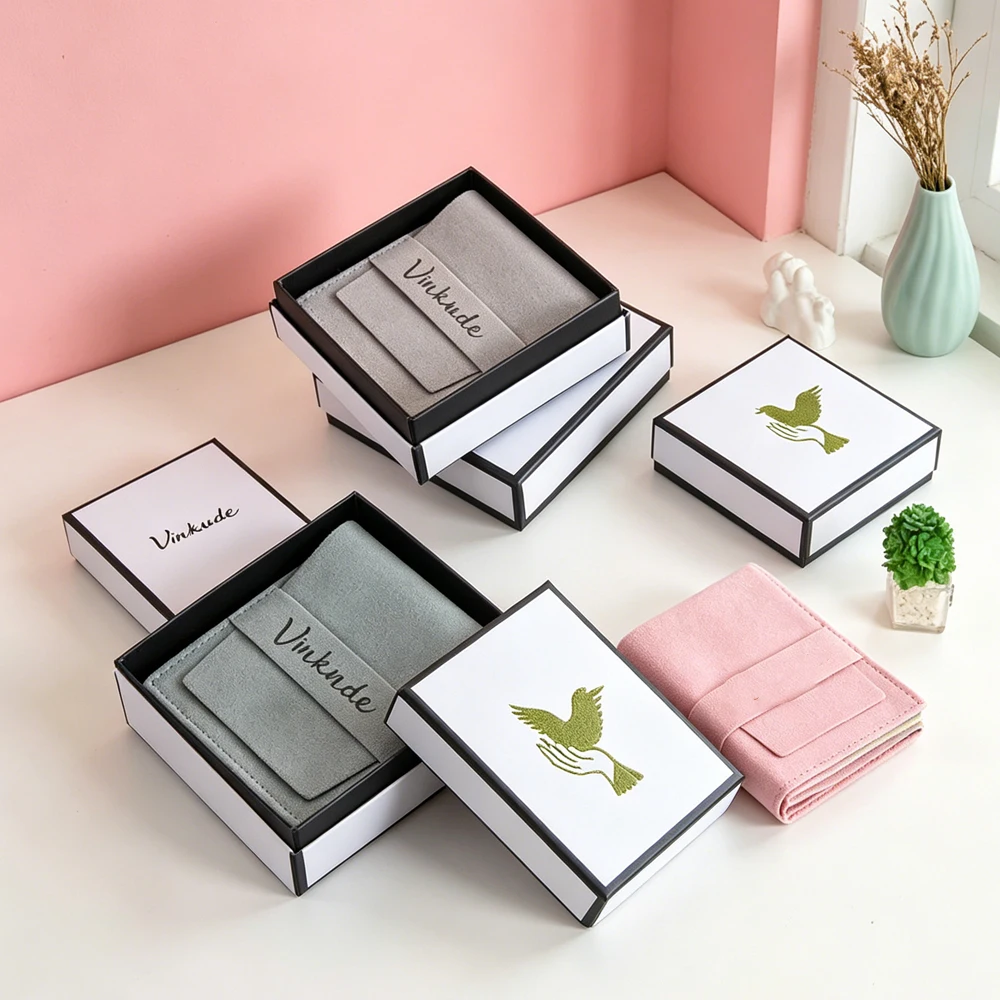Custom Logo Paper Lid Jewelry Packaging Box Rings Necklace Earrings Brooch Boxes With Microfiber Pouch Travel Organizer Bags
Custom Logo Paper Lid Jewelry Packaging Box Rings Necklace Earrings Brooch Boxes With Microfiber Pouch Travel Organizer Bags