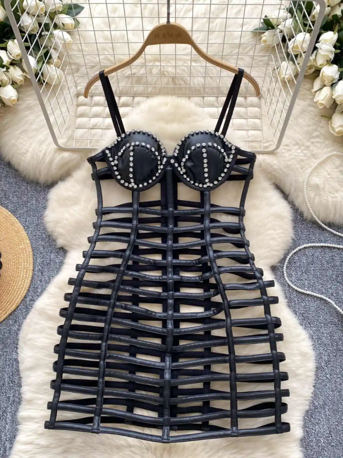 Women's Black Gothic Bodycon Leather Dress Vintage Sleeveless Hollow Out Mini Dress Y2k One Piece Frocks 2000s Coquette Clothes
Women's Black Gothic Bodycon Leather Dress Vintage Sleeveless Hollow Out Mini Dress Y2k One Piece Frocks 2000s Coquette Clothes